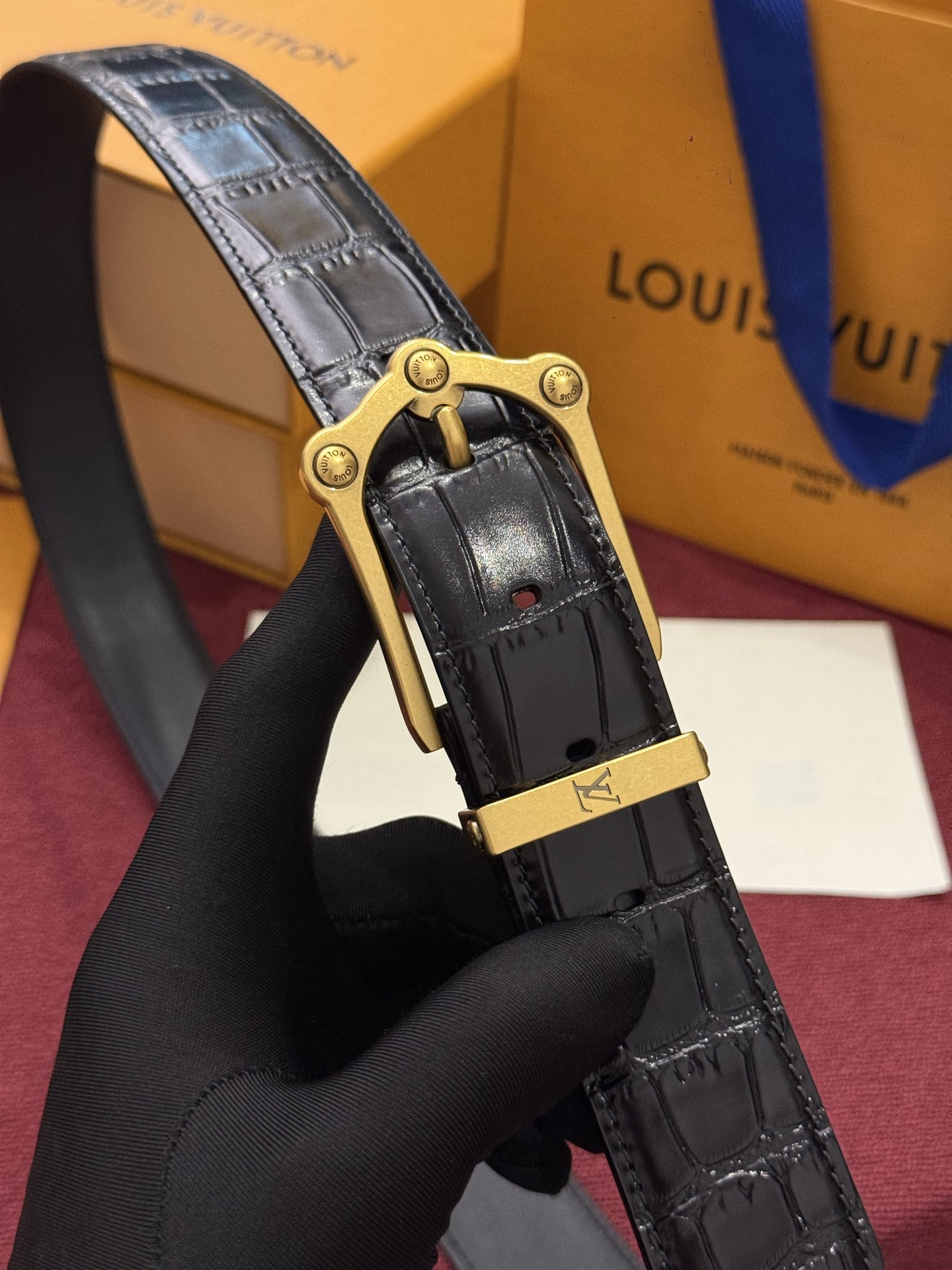 The Frog 3.5mm Reversible Belt in Crocodile是一款优雅且富有感染力的作品。带有 The Frog 3.5mm Reversible Belt in Crocodile是一款优雅且富有感染力的作品。带有