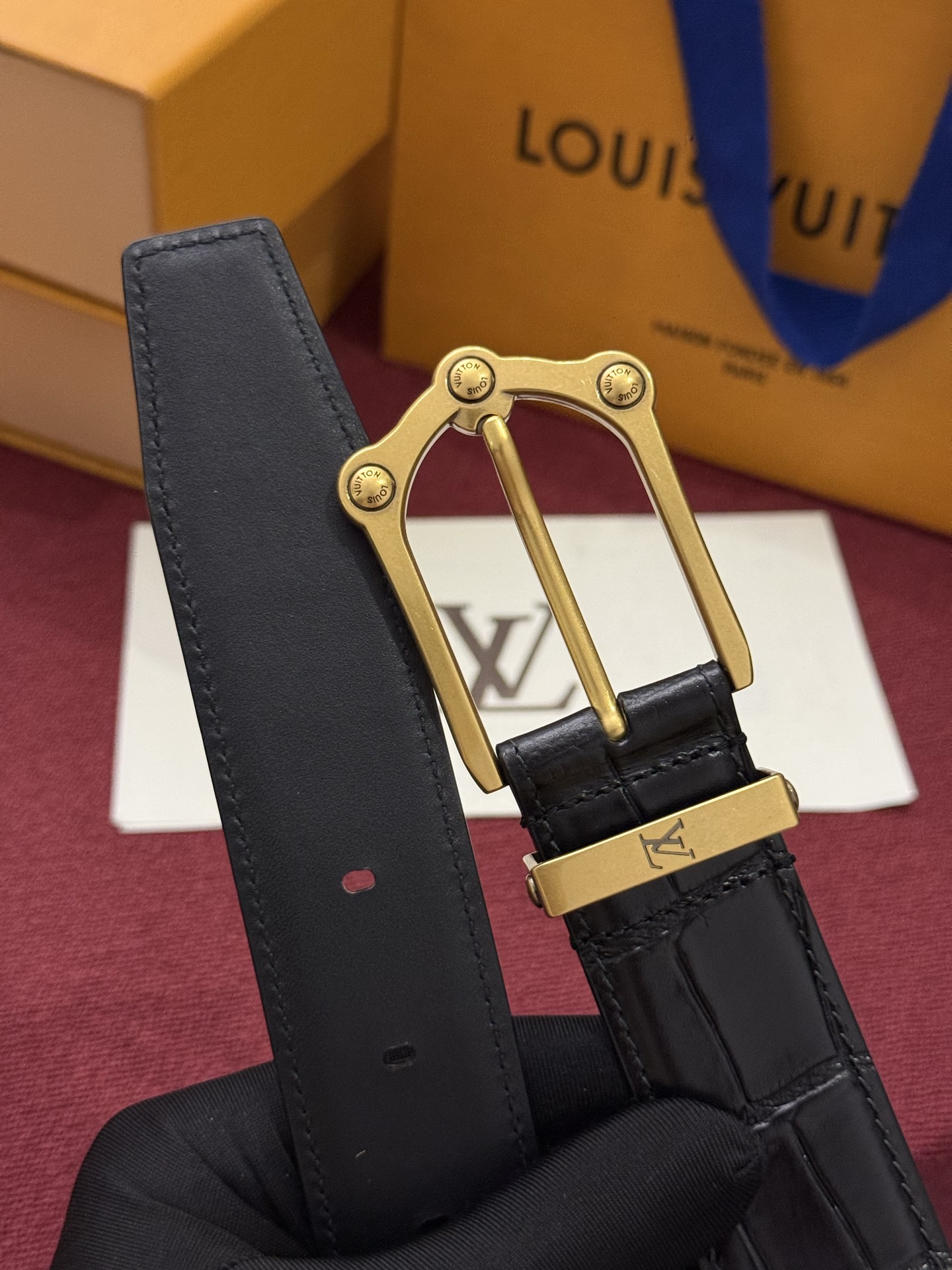 The Frog 3.5mm Reversible Belt in Crocodile是一款优雅且富有感染力的作品。带有