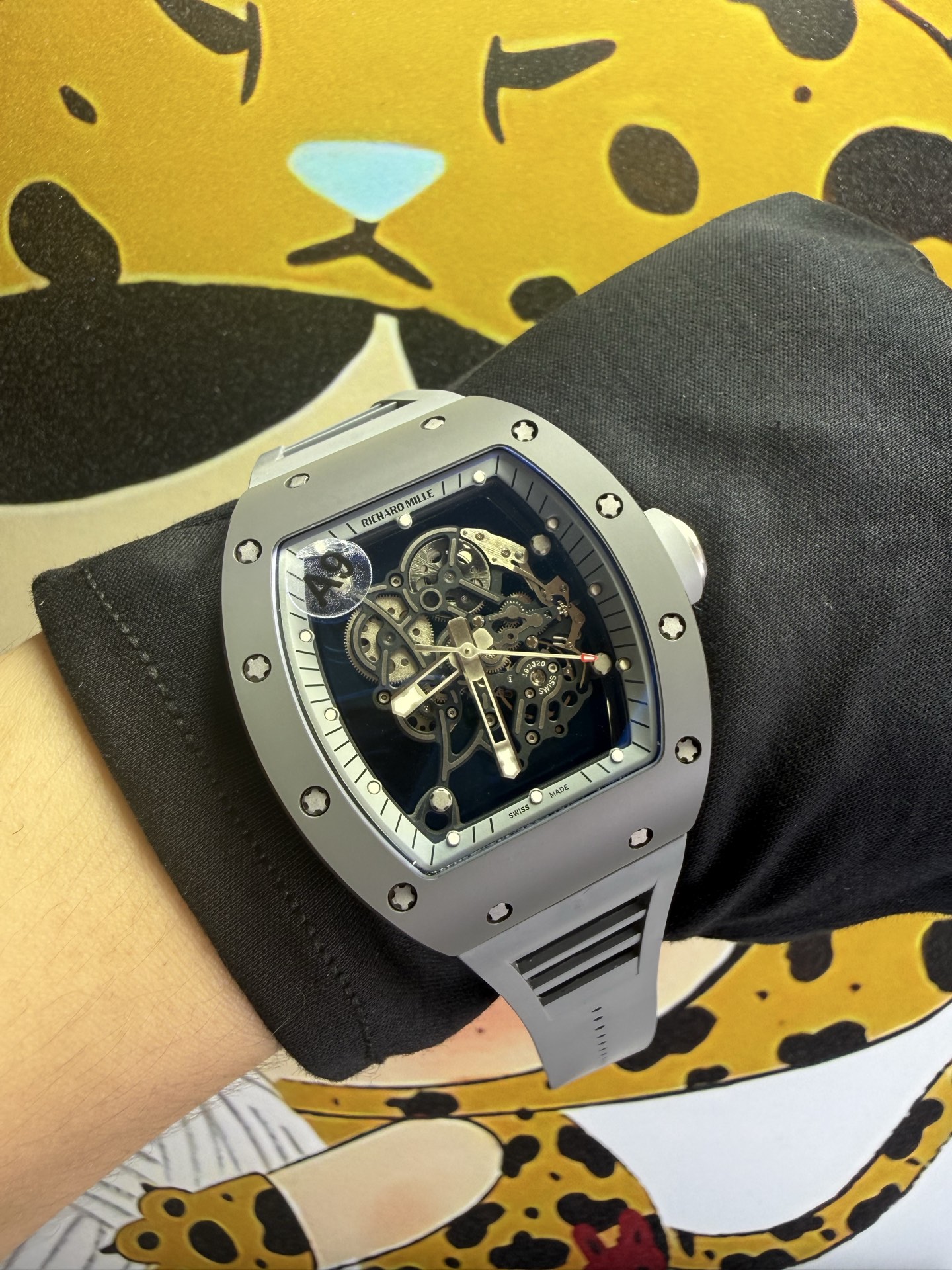 NO:945678,'A9 Studio' high-end version: Richard Mille RM series watch [1] Equipped with the new Vaucher card-free RMUL3 all-in-one movement, independently coded. [2] Restore the data case (non-factory case). All details are the same size, 100% restored. [3] All inner shadows, the disk color can reach the original color, and the details are full. [4] All metal parts are made of titanium, and the thickness of the original case is consistent with the original. [5] The strap is made of imported fluorine rubber.  'A9 Studio' carries out 100% disassembly and reproduction production, with all details taken care of. And it provides feedback at an advantageous price!  Customers don’t have to waste time customizing!  ,19860909《A9工作室》高定版: 理查德米勒 RM系列腕表 [1]搭载全新Vaucher机无卡度RMUL3一体机芯,独立编码. [2]还原数据壳(非厂壳).所有细节,尺寸一致,还原百分之一百. [3]所有内影,盘面配色可达原版配色,细节全拉满. [4]所有金属件都采用钛金属制作同步原装表壳厚度与原装一致. [5]表带采用进口氟橡胶制作. 《A9工作室》进行百分之一百拆件复制生产,拉满所有细节.且以优势的价格回馈！客户不必耗费时间定制！,,Watch