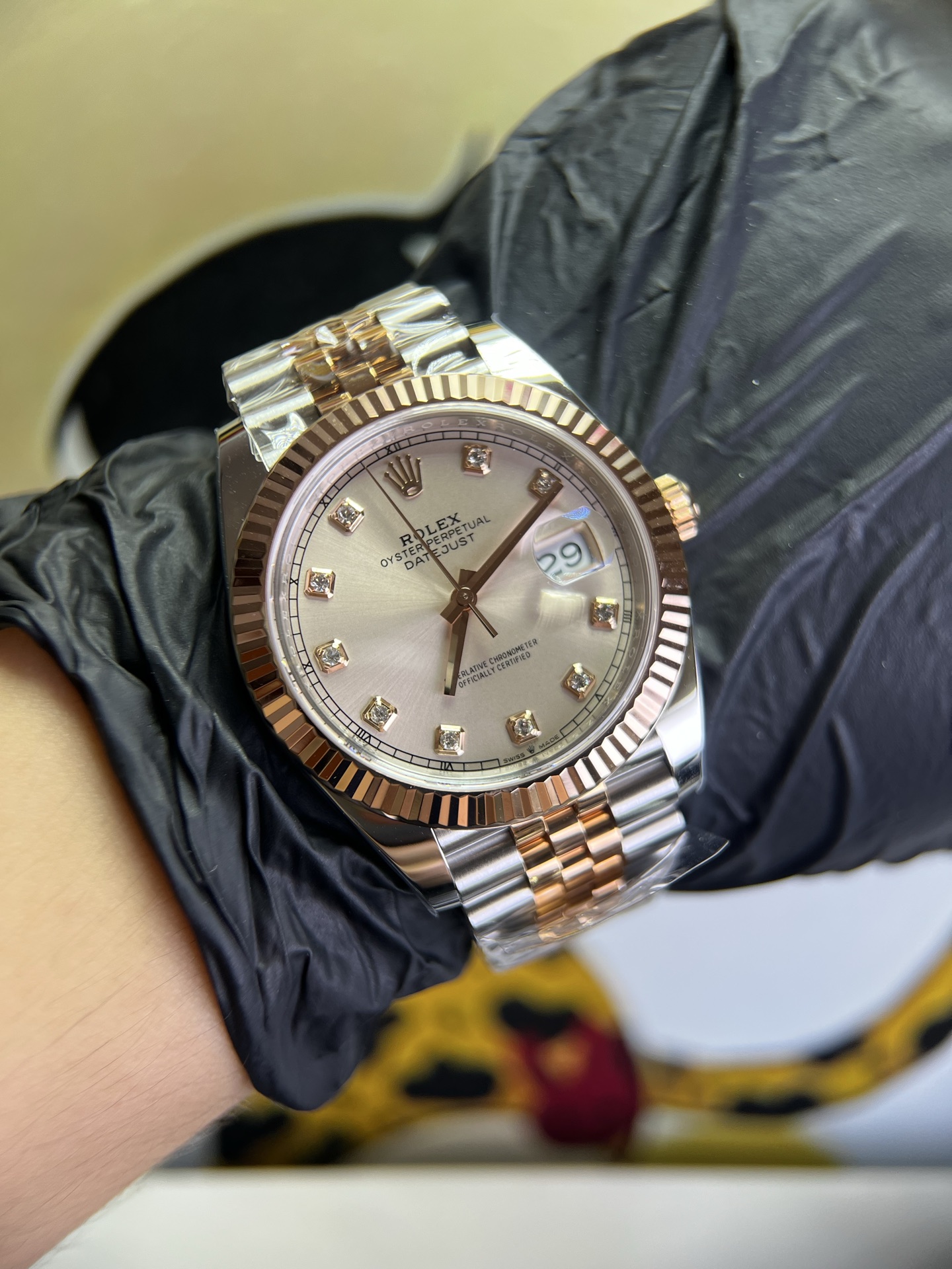 NO:945703,C lus gold diamond scale champagne,,gold19860909C lus 间黄金 钻刻度香槟色,,gold,Watch