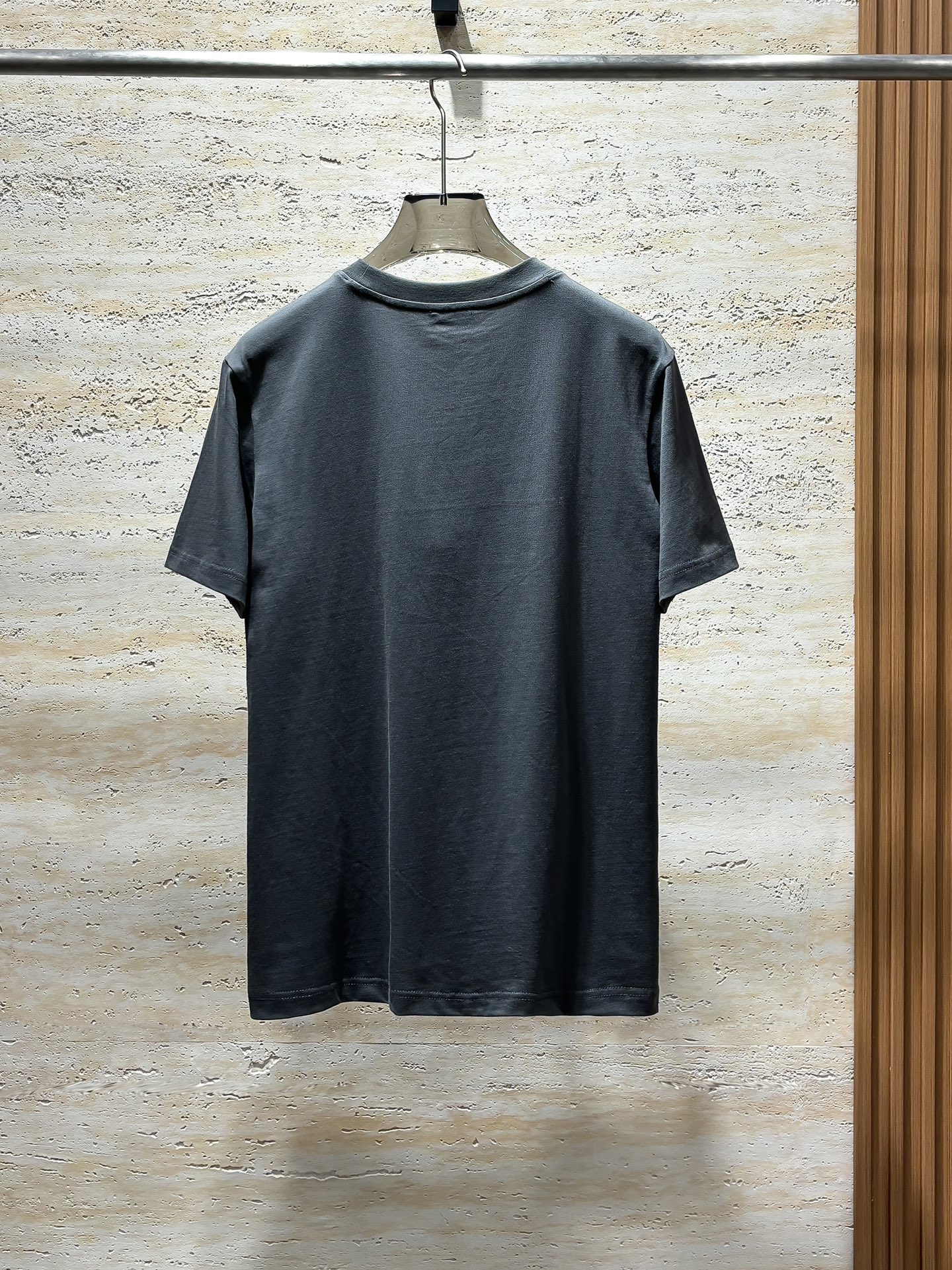 新品2024SS春夏Bur*erry男士战马植绒圆领短袖T恤魅力在于创造了精简的时尚感,无多余的花里胡哨