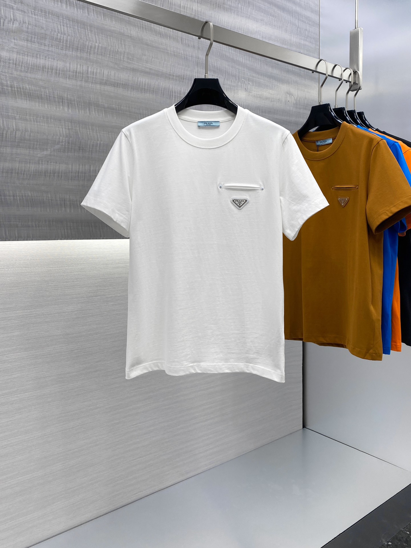 Prada Clothing T-Shirt Spring/Summer Collection Fashion Short Sleeve