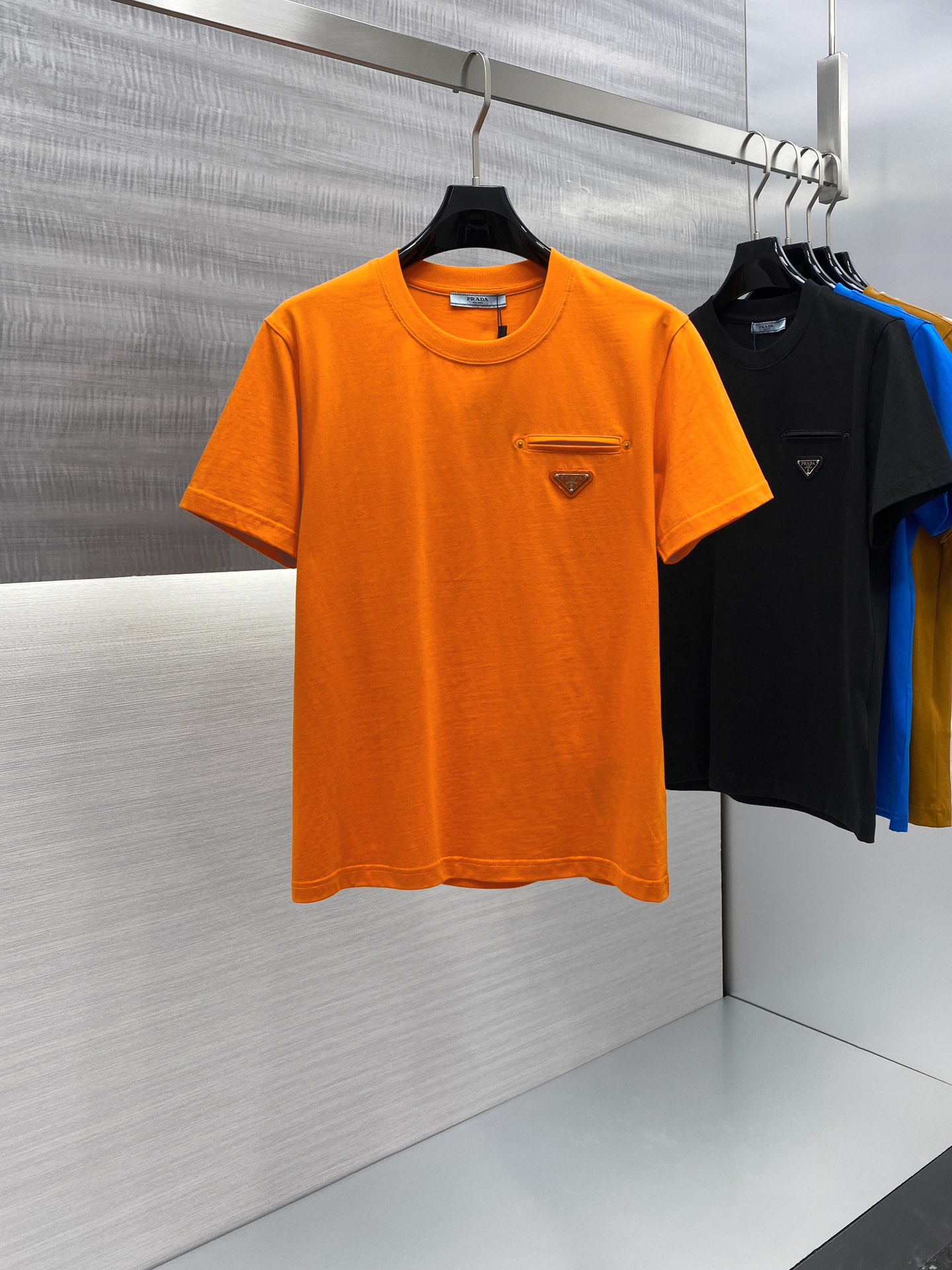 Copy
 Prada Clothing T-Shirt Spring/Summer Collection Fashion Short Sleeve