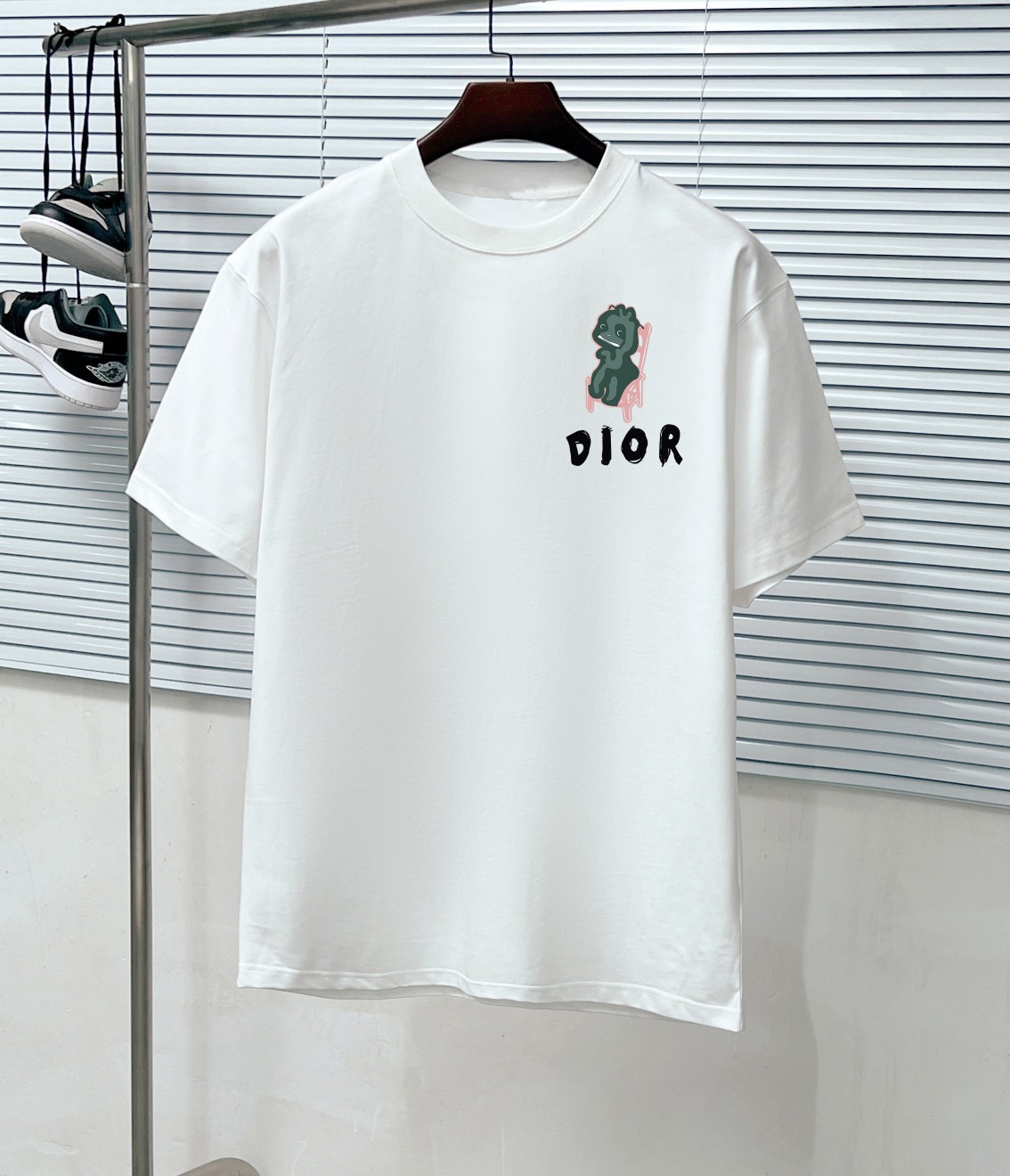 DIO Dior 24ss Lv master diseñó personalmente la nueva camiseta de manga corta con cuello redondo y impresión directa di…