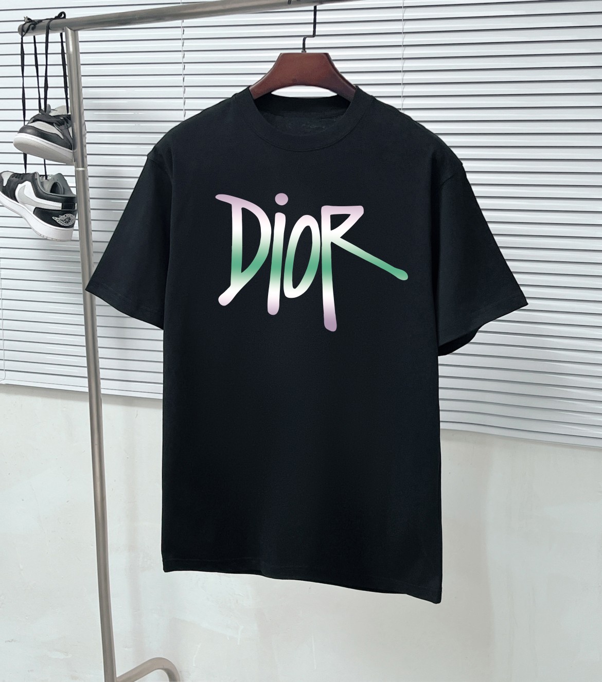 DIO Dior 24ss Lv master diseñó personalmente la nueva camiseta de manga corta con cuello redondo y impresión directa di…