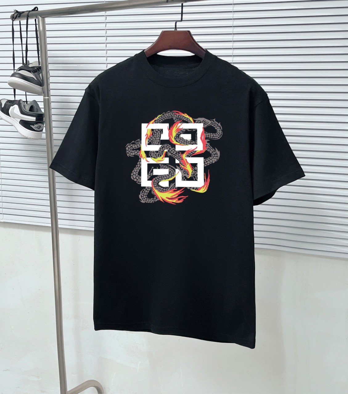 Los maestros de GVC Givenchy 24ss diseñan personalmente camisetas de manga corta con cuello redondo estampada…