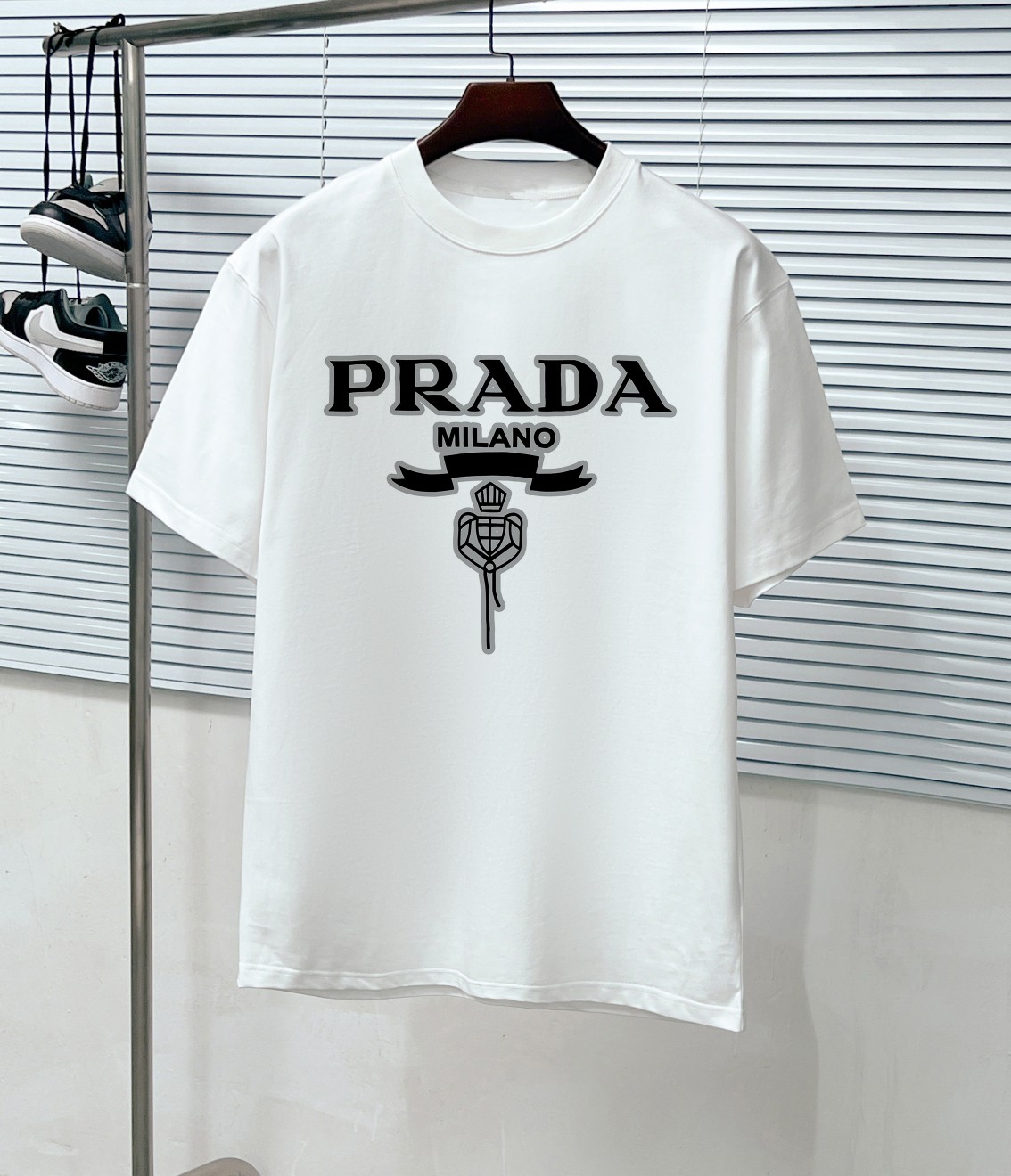 PRA Prada 24ss camiseta de cuello redondo de algodón con estampado de diseñador, nueva colección de primavera/verano, m…