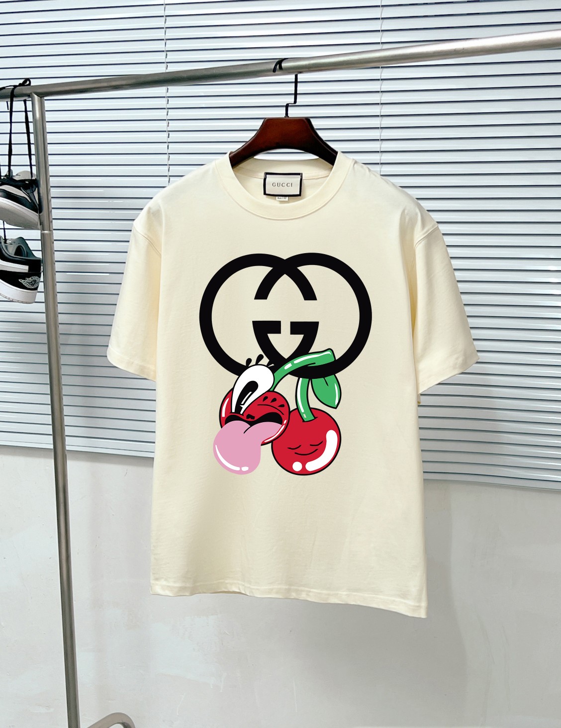 GUC Gucci 24ss Camiseta de manga corta con cuello redondo y estampado, nuevo diseño de moda creado por el maestro. Prim…