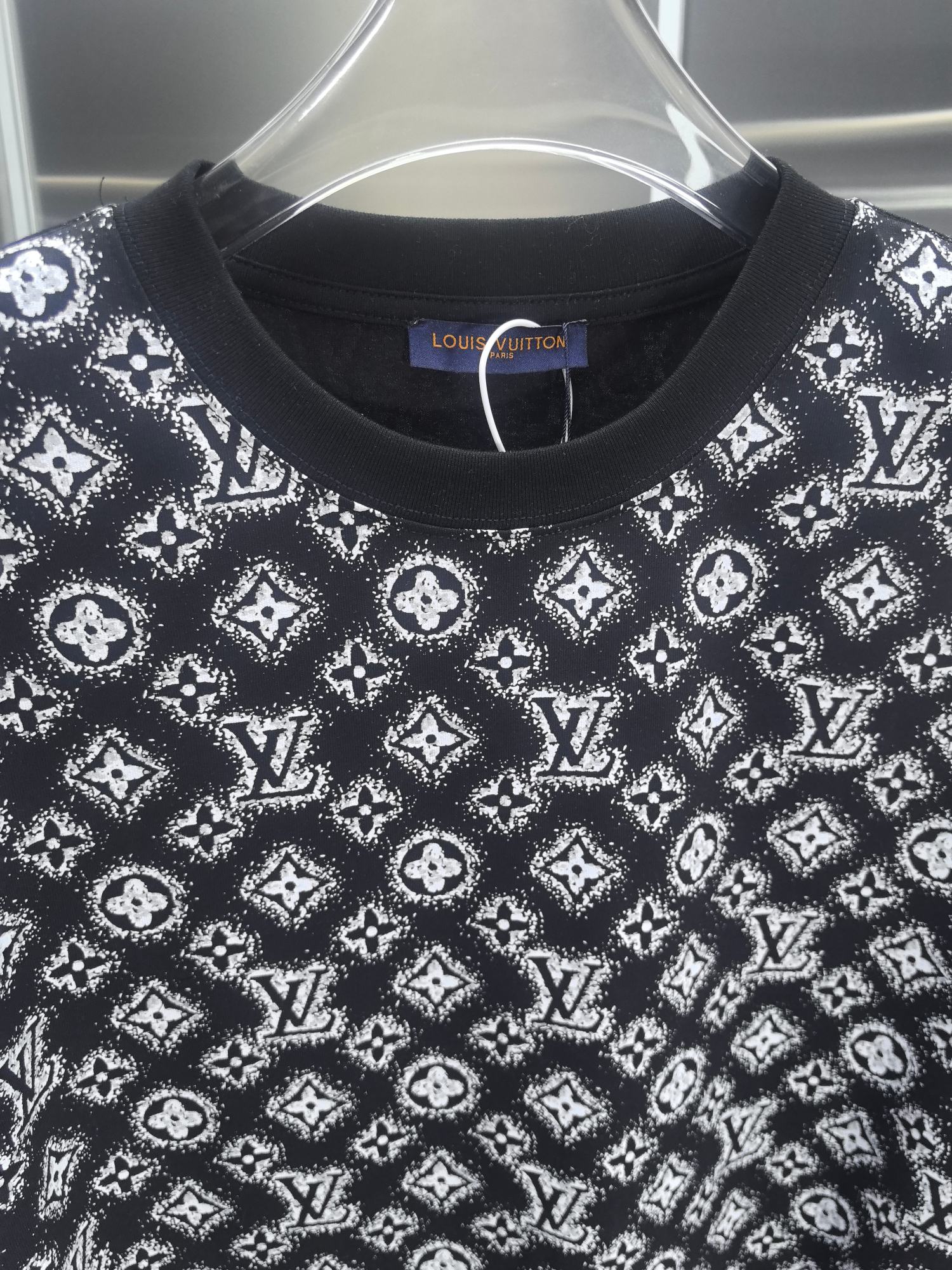 Louis Vuitton 25SS Monogram Short Sleeve Cotton T-Shirt for Men and Women 4 a1744647674753 5828