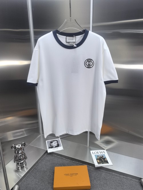 Gucci T-shirt met Logo Borduurwerk - Stijlvol en Comfortabel, Limited Edition 1 Gucci T-shirt met Logo Borduurwerk - Stijlvol en Comfortabel, Limited Edition