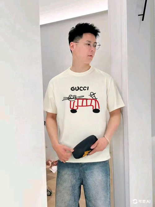 Gucci 25SS Designer Graphic Print Short Sleeve T-Shirt - Unisex Style 1 Gucci 25SS Designer Graphic Print Short Sleeve T-Shirt - Unisex Style