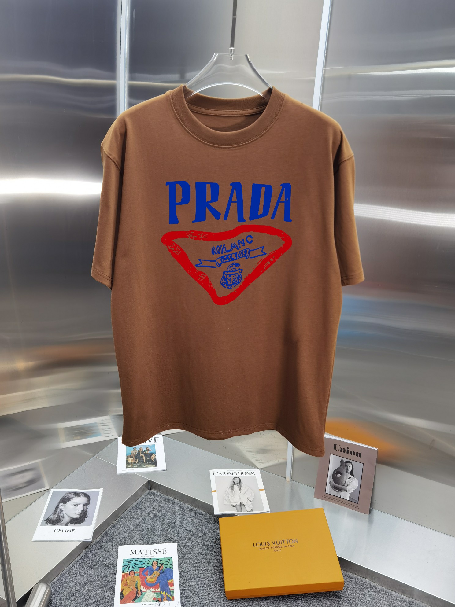 Prada 25SS Designer Print Crew Neck Short Sleeve T-Shirt - Unisex 5 a1746879081737 2623
