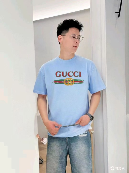 Gucci T-Shirt met Logo Print - Stijlvol en Comfortabel 1 Gucci T-Shirt met Logo Print - Stijlvol en Comfortabel