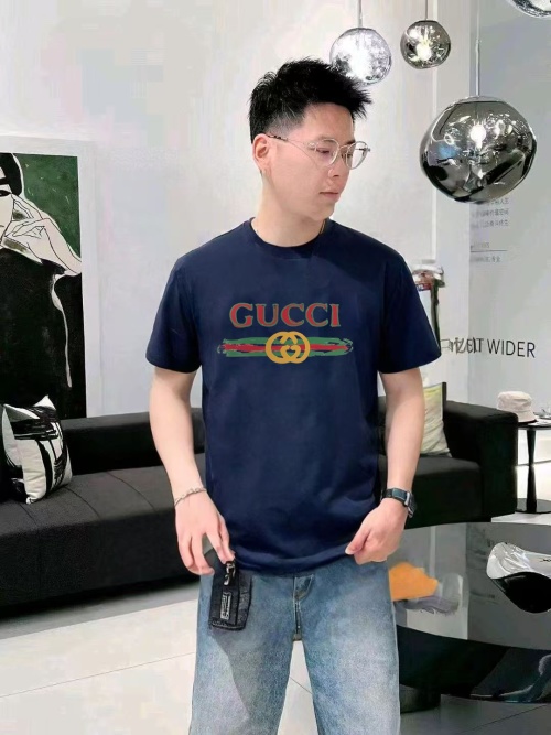Gucci Men's Classic Logo Print Crew Neck Short Sleeve T-Shirt