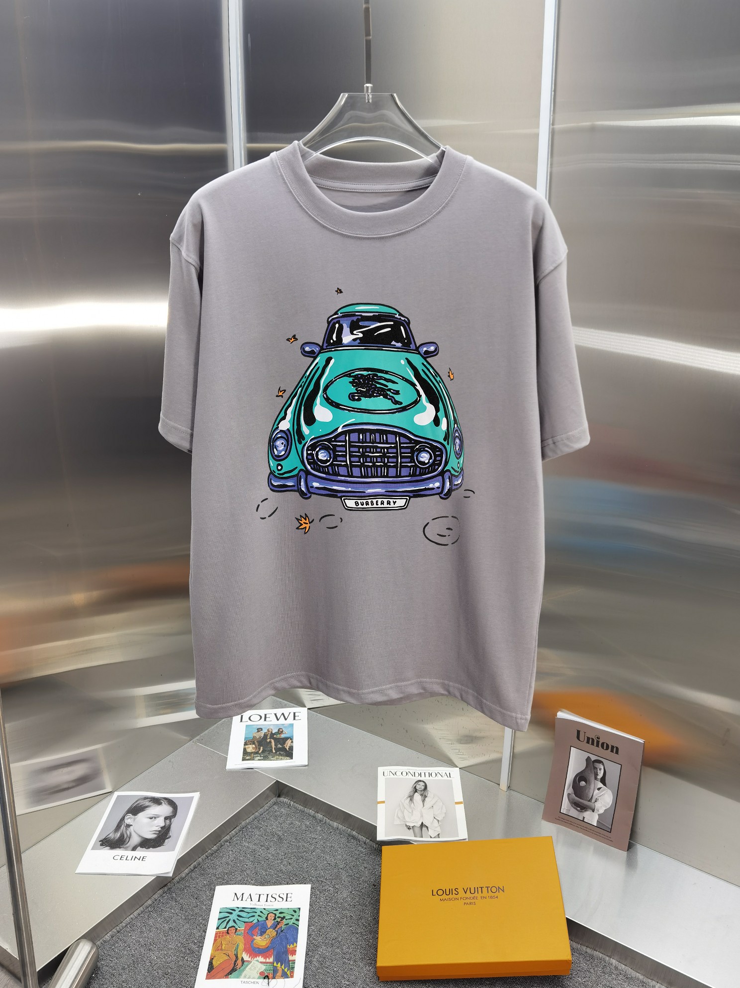 Burberry 25SS Designer Tee - Stylish Cotton Crewneck with Car Print 5 a1747234722896 4524