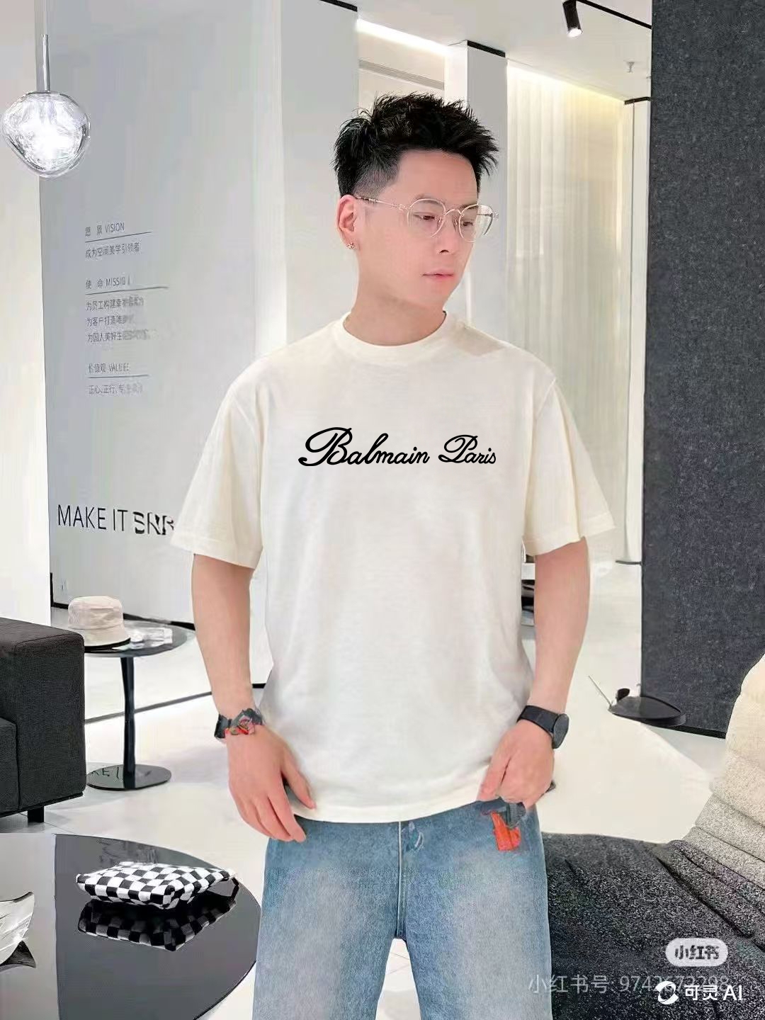 P75  BALEN巴黎 25ss 大师亲手设计潮牌新品印花圆领短袖T恤 

春夏最新砖柜同步 OS落肩版型 300克重全棉 时尚又个性  超级百搭好看的一款                
男女都非常合适  人手必备款 
吊牌 领标 水洗麦 三标齐全

颜色:  白色 黑色 红色 灰色 藏青色 杏色 安哥拉红色 棕色 天蓝色

尺码 XS-L