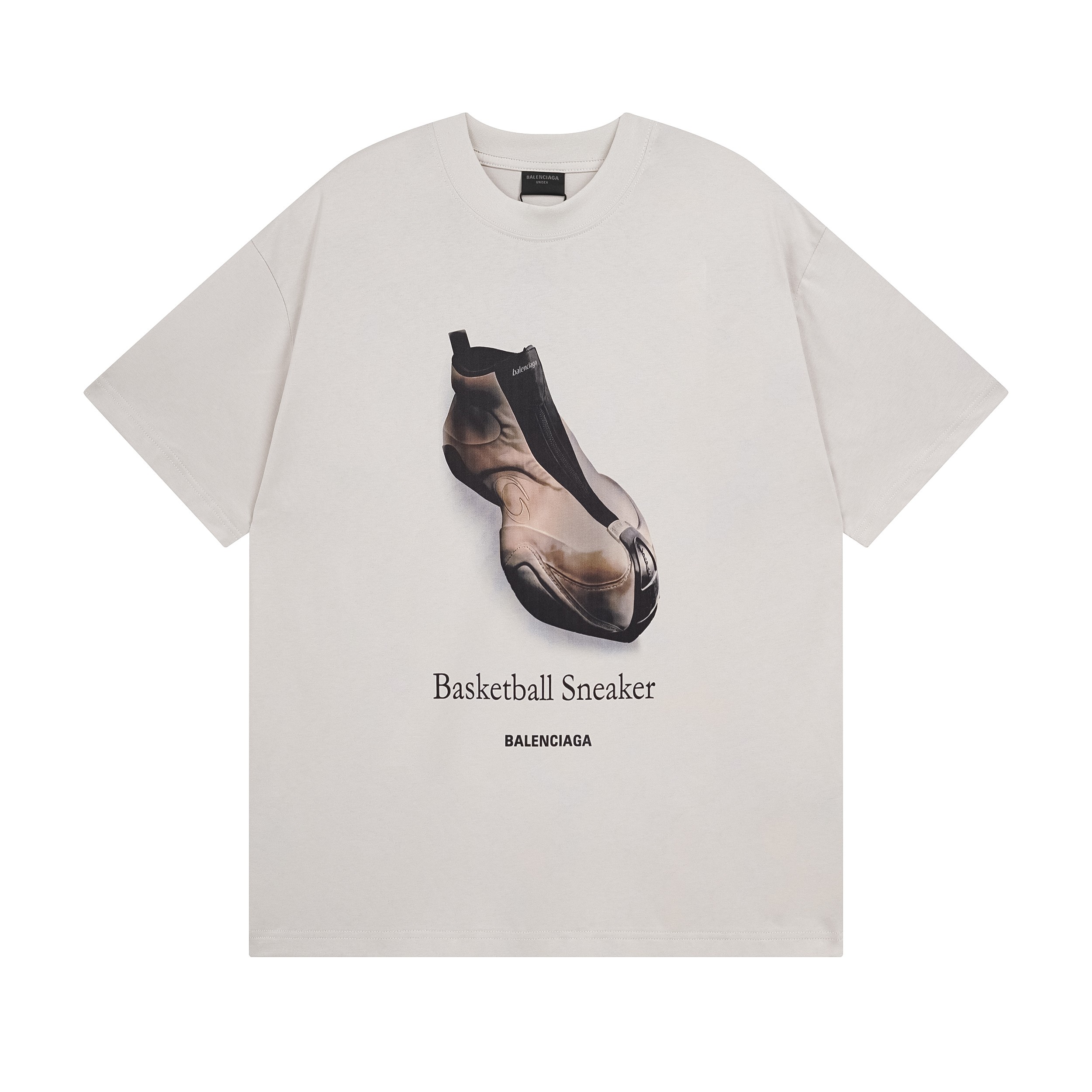 P85 细节图 【顶级版本.官网品质】 #BALENCIGA巴黎###巴黎25SS鞋履直喷印花短袖#官方原版一比一完美复刻 面料采用260g巴黎专用双纱高克重1比1双纱罗纹 舒适透气不变形 前后幅采用进口康丽直喷机直喷白癦工艺 辅料全部原…
