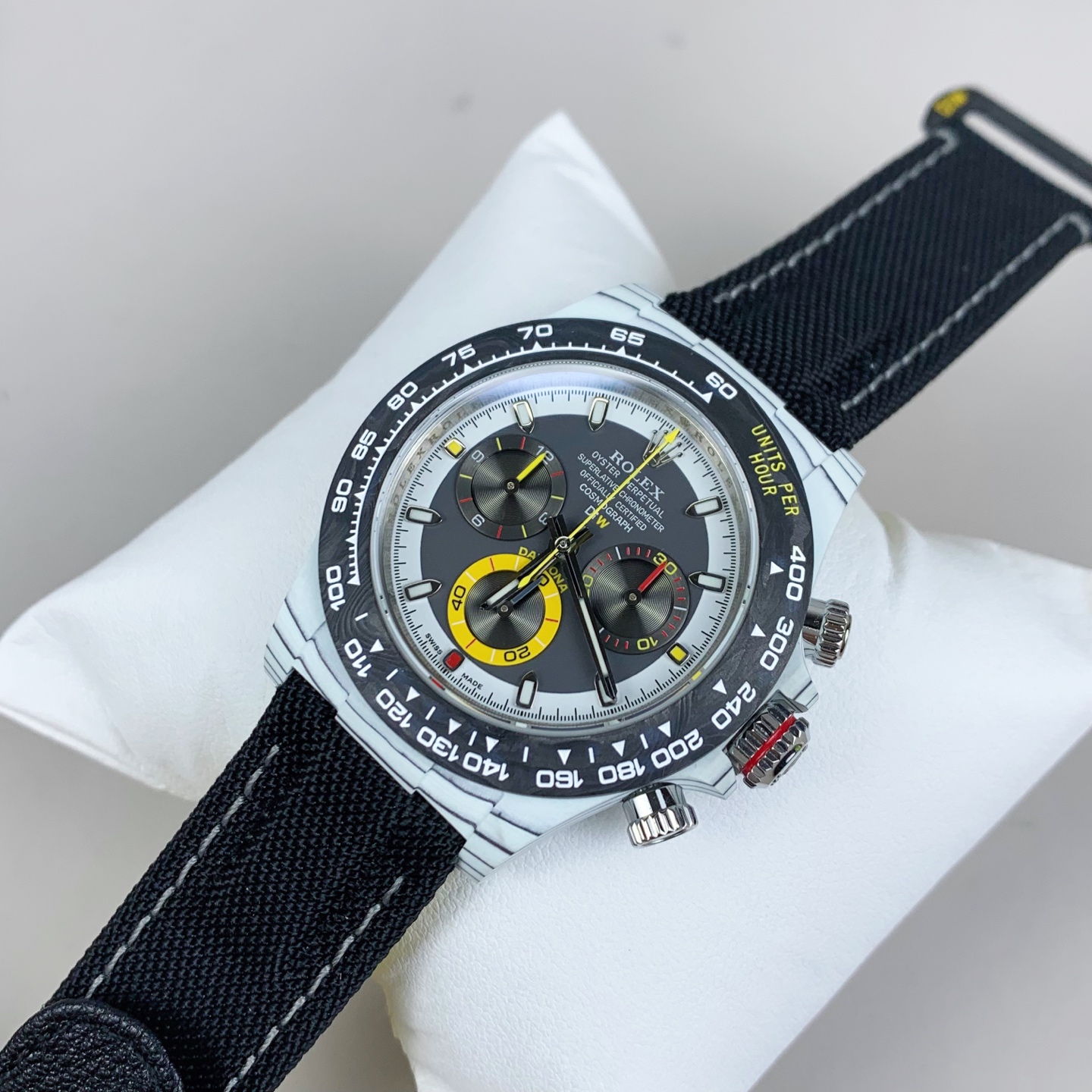 NO:726897,N6 Carbon Fiber Daytona/Dandong Machine Newly upgraded New Universe Chronograph Daytona DiW modified carbon fiber customized version 1 Optional Dandong machine and 4801 machine 2: Full case material is imported carbon fiber 3: Weight 52 grams 4: Imported nylon cloth strap on the front, imported cowhide lining on the back,,cowhide19860909N6 碳纤维迪通拿/丹东机 全新升级 全新宇宙计时迪通拿DiW改装碳纤维定制款 1可选配丹东机和4801机 2:全套表壳材质为进口碳纤维 3:重量52克 4:正面进口尼龙布带,背面为进口牛皮内里,,cowhide,Watch