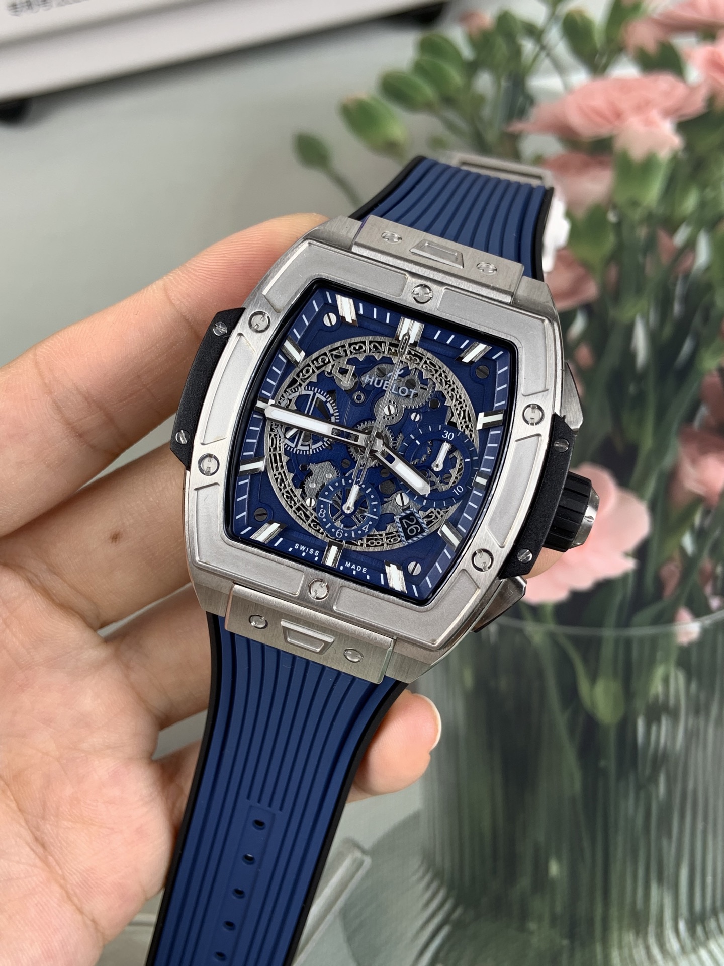 NO:821696,MS, Hublot's BIG BANG soul series has a unique barrel-shaped shape/equipped with HUB automatic winding chronograph movement/42mm one-key quick-release rubber strap that can be interchanged with the original version.19860909MS,宇舶“恒宝”BIG BANG灵魂系列酒桶型造型别具一格/搭载HUB 自动上链计时机芯/42mm一健快拆橡胶表带可与原版互换.,,Watch