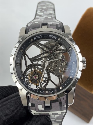 Roger Dubuis Excalibur Spider Pirelli detail 4