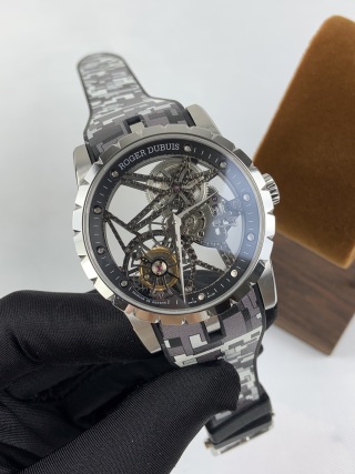 Roger Dubuis Excalibur Spider Pirelli detail 2