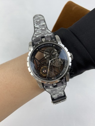 Roger Dubuis Excalibur Spider Pirelli detail 9