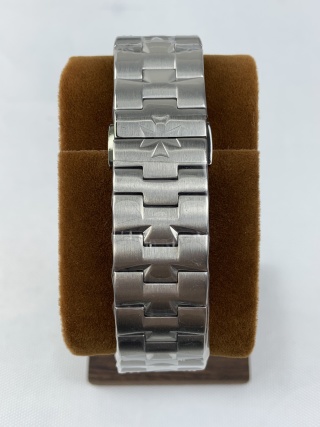 Vacheron Constantin Overseas Dual Time 7900V detail 7