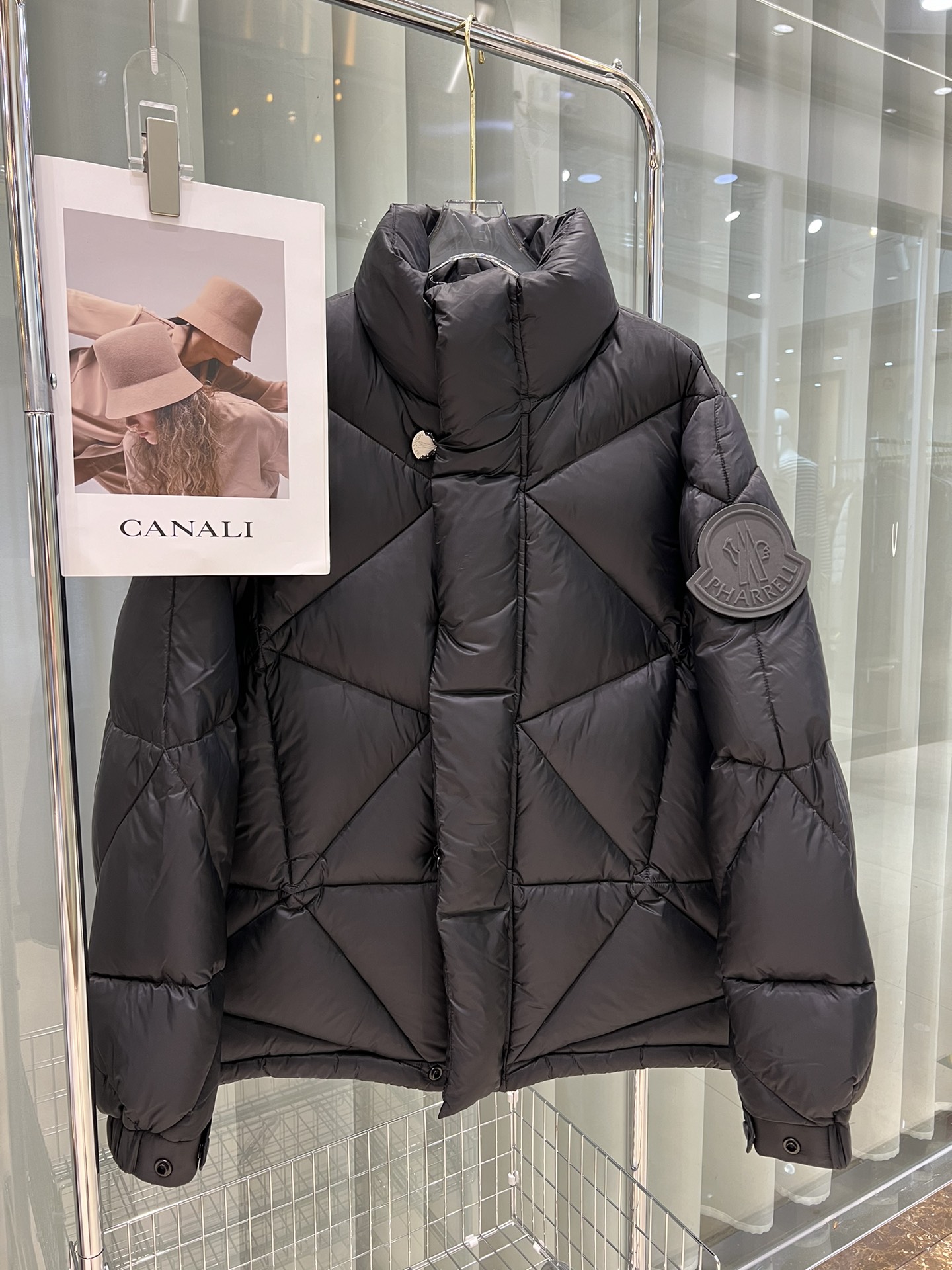 2024新季来袭 Moncler-Lv强强联手推出全新同名款 菱形行棉 大logo袖标 男女同款（官网同步图）