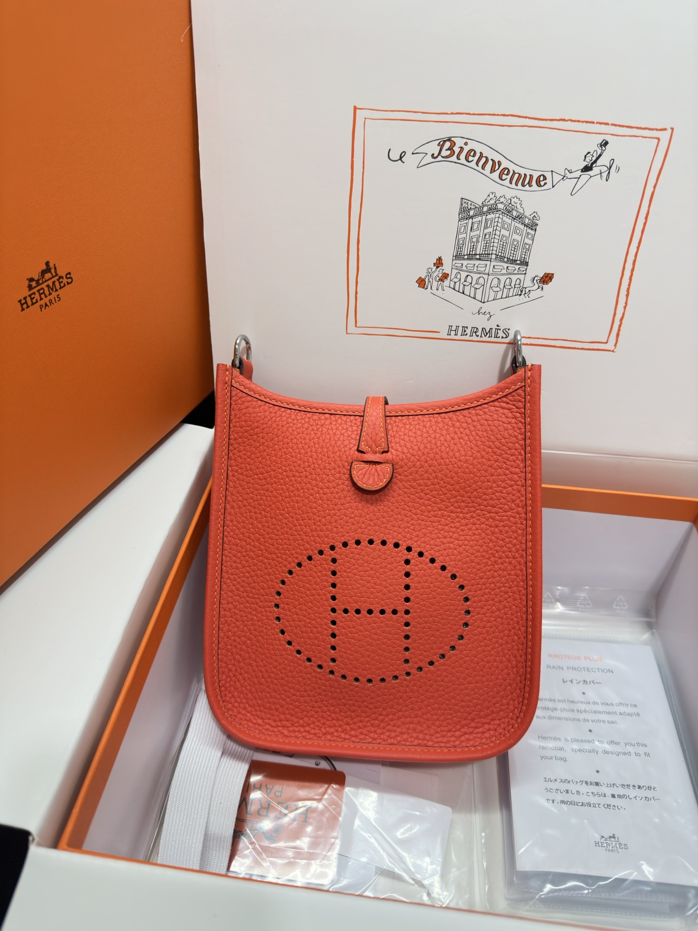 NO:811606,Mini Evelyne 17cm, original imported TC leather [flame orange] gold and silver buckle, unisex model, counter synchronization, handmade wax thread sewing, pure steel hardware, in stock, Hermes, Hermes,19860909Mini Evelyne 迷你伊芙琳 17cm 原厂进口TC皮【火焰橙】金银扣 男女通用款 专柜同步 手工蜡线缝制 纯钢五金 现货,爱马仕,hermes,Hermes,,Bag