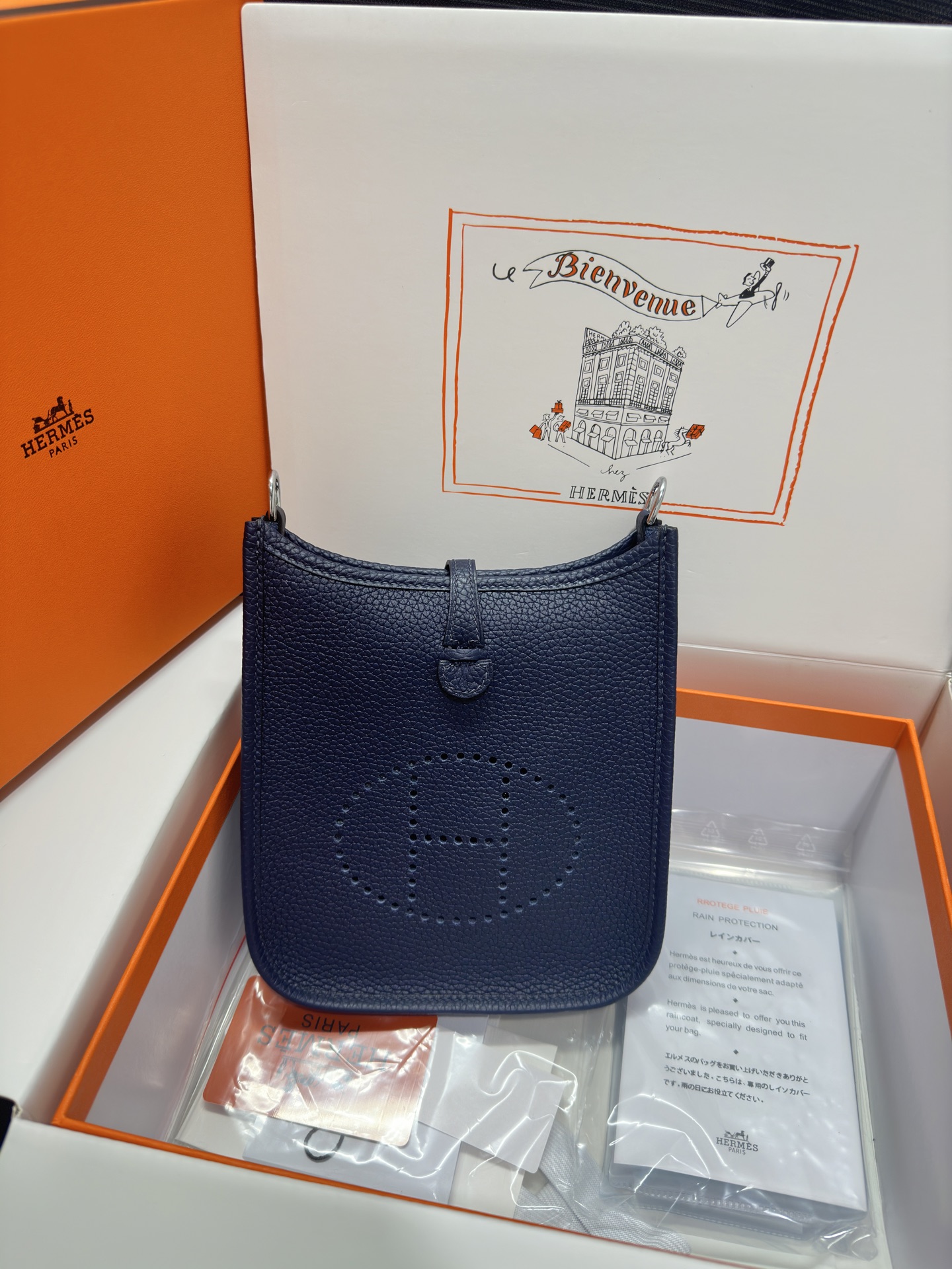 NO:811613,Mini Evelyne 17cm, original imported TC leather [dark blue] gold and silver buckle, unisex model, counter synchronization, handmade wax thread sewing, pure steel hardware, in stock, Hermes, Hermes,19860909Mini Evelyne 迷你伊芙琳 17cm 原厂进口TC皮【深蓝】金银扣 男女通用款 专柜同步 手工蜡线缝制 纯钢五金 现货,爱马仕,hermes,Hermes,,Bag