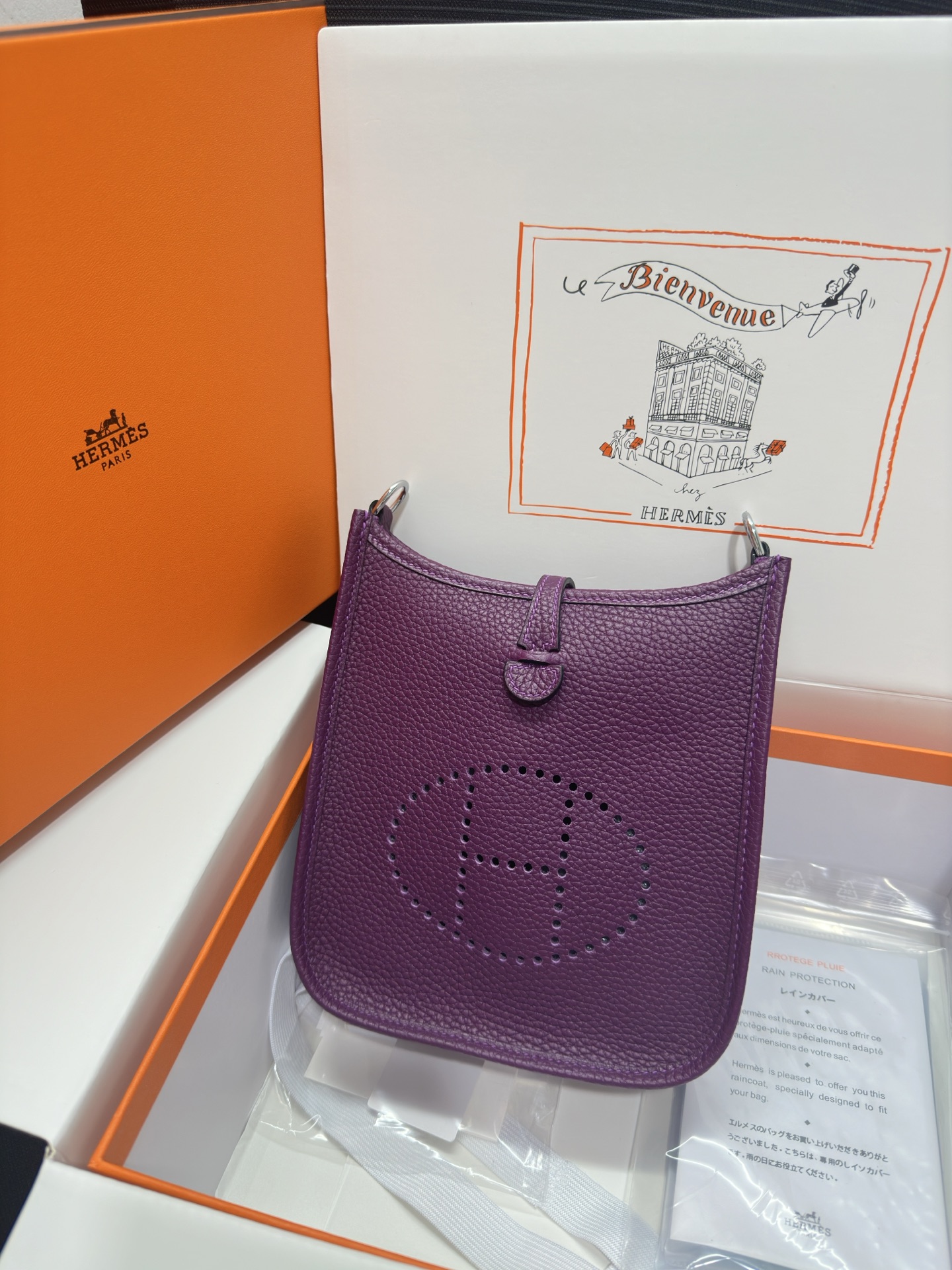 NO:811628,Mini Evelyne Mini Evelyne 17cm Original imported TC leather [sea anemone purple] gold and silver buckle Unisex model Counter synchronization Handmade wax thread sewing Pure steel hardware Ready in stock, Hermes, Hermes,19860909Mini Evelyne 迷你伊芙琳 17cm 原厂进口TC皮【海葵紫】金银扣 男女通用款 专柜同步 手工蜡线缝制 纯钢五金 现货,爱马仕,hermes,Hermes,,Bag