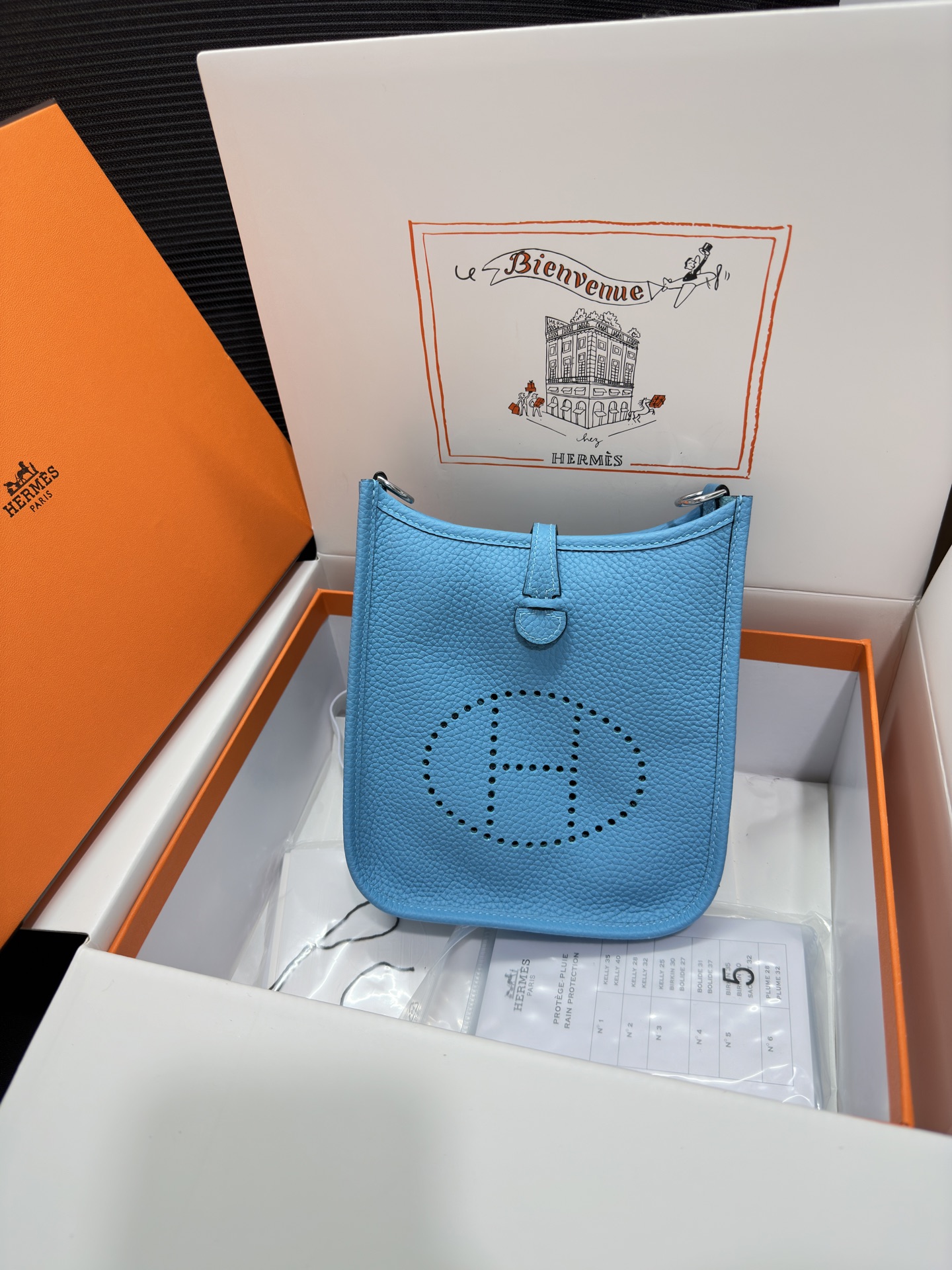 NO:811583,Mini Evelyne 17cm, original imported TC leather [candy blue] gold and silver buckle, unisex model, counter synchronization, handmade wax thread sewing, pure steel hardware, in stock, Hermes, Hermes,19860909Mini Evelyne 迷你伊芙琳 17cm 原厂进口TC皮【糖果蓝】金银扣 男女通用款 专柜同步 手工蜡线缝制 纯钢五金 现货,爱马仕,hermes,Hermes,,Bag