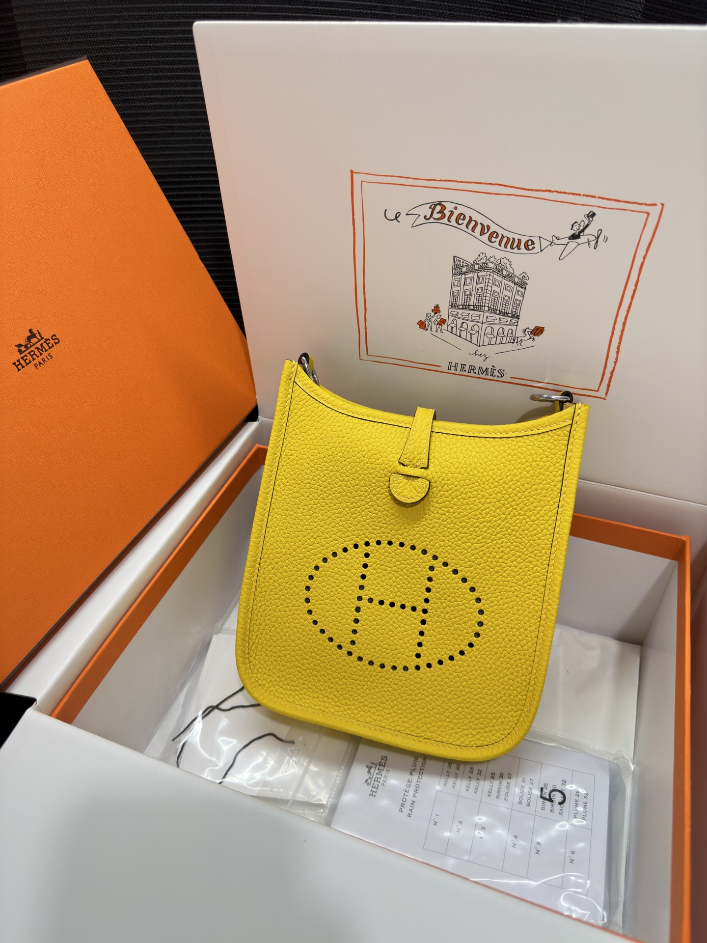 NO:811600,Mini Evelyne 17cm, original imported TC leather [Naples yellow] gold and silver buckle, unisex model, counter synchronization, handmade wax thread sewing, pure steel hardware, in stock, Hermes, Hermes,19860909Mini Evelyne 迷你伊芙琳 17cm 原厂进口TC皮【那不勒斯黄】金银扣 男女通用款 专柜同步 手工蜡线缝制 纯钢五金 现货,爱马仕,hermes,Hermes,,Bag