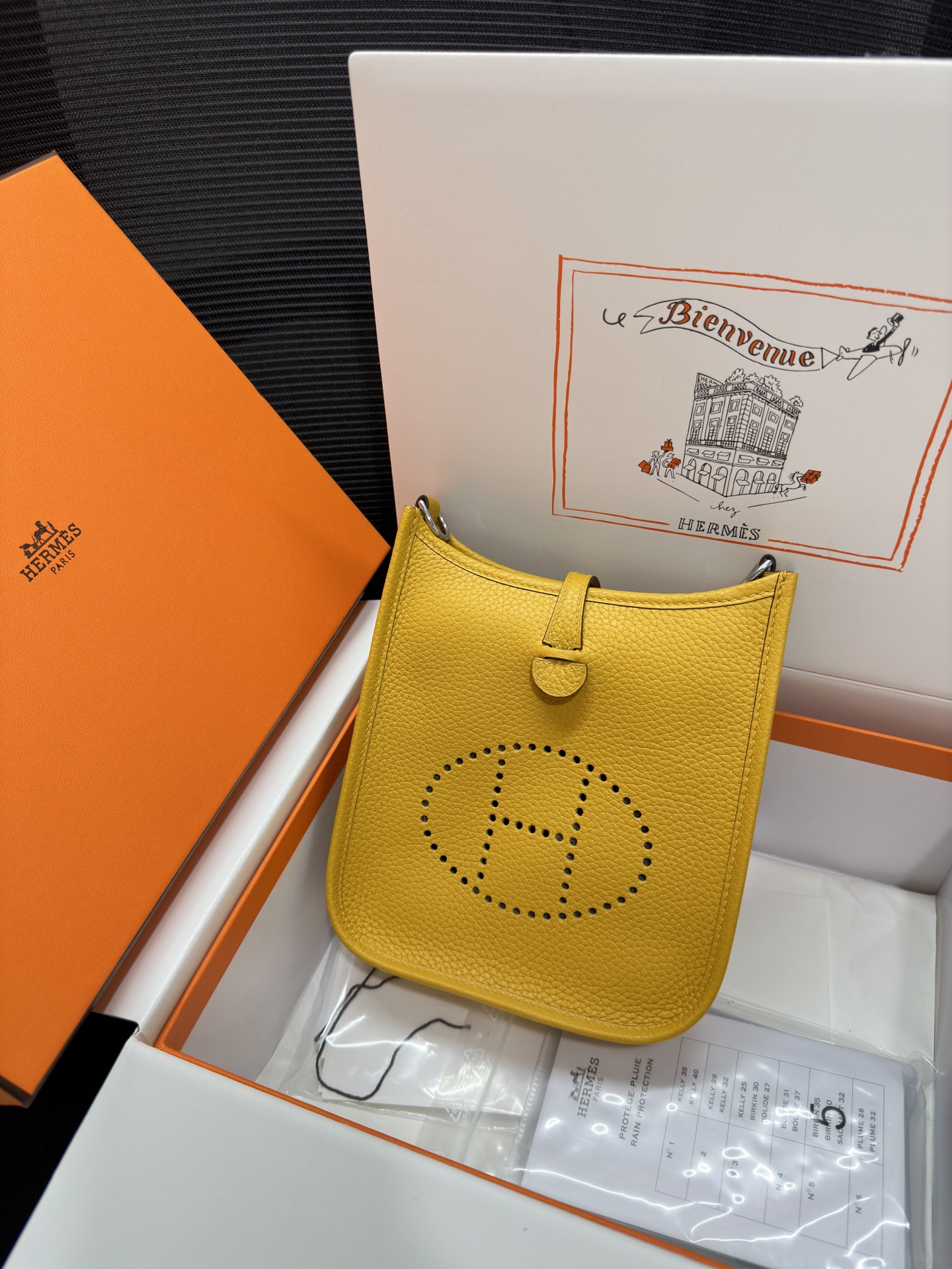 NO:811569,Mini Evelyne 17cm, original imported TC leather [amber yellow] gold and silver buckle, unisex model, counter synchronization, handmade wax thread sewing, pure steel hardware, in stock, Hermes, Hermes,19860909Mini Evelyne 迷你伊芙琳 17cm 原厂进口TC皮【琥珀黄】金银扣 男女通用款 专柜同步 手工蜡线缝制 纯钢五金 现货,爱马仕,hermes,Hermes,,Bag