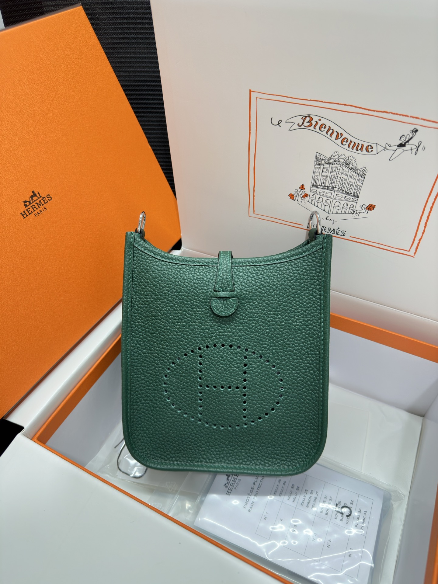 NO:811585,Mini Evelyne 17cm, original imported TC leather [malachite green] gold and silver buckle, unisex model, counter synchronization, handmade wax thread sewing, pure steel hardware, in stock, Hermes, Hermes,19860909Mini Evelyne 迷你伊芙琳 17cm 原厂进口TC皮【孔雀绿】金银扣 男女通用款 专柜同步 手工蜡线缝制 纯钢五金 现货,爱马仕,hermes,Hermes,,Bag
