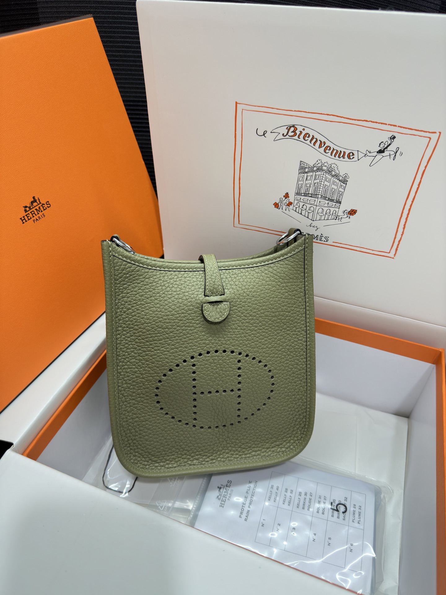 NO:811646,Mini Evelyne 17cm, original imported TC leather [sage green] gold and silver buckle, unisex model, counter synchronization, handmade wax thread sewing, pure steel hardware, in stock, Hermes, Hermes,19860909Mini Evelyne 迷你伊芙琳 17cm 原厂进口TC皮【鼠尾草绿】金银扣 男女通用款 专柜同步 手工蜡线缝制 纯钢五金 现货,爱马仕,hermes,Hermes,,Bag