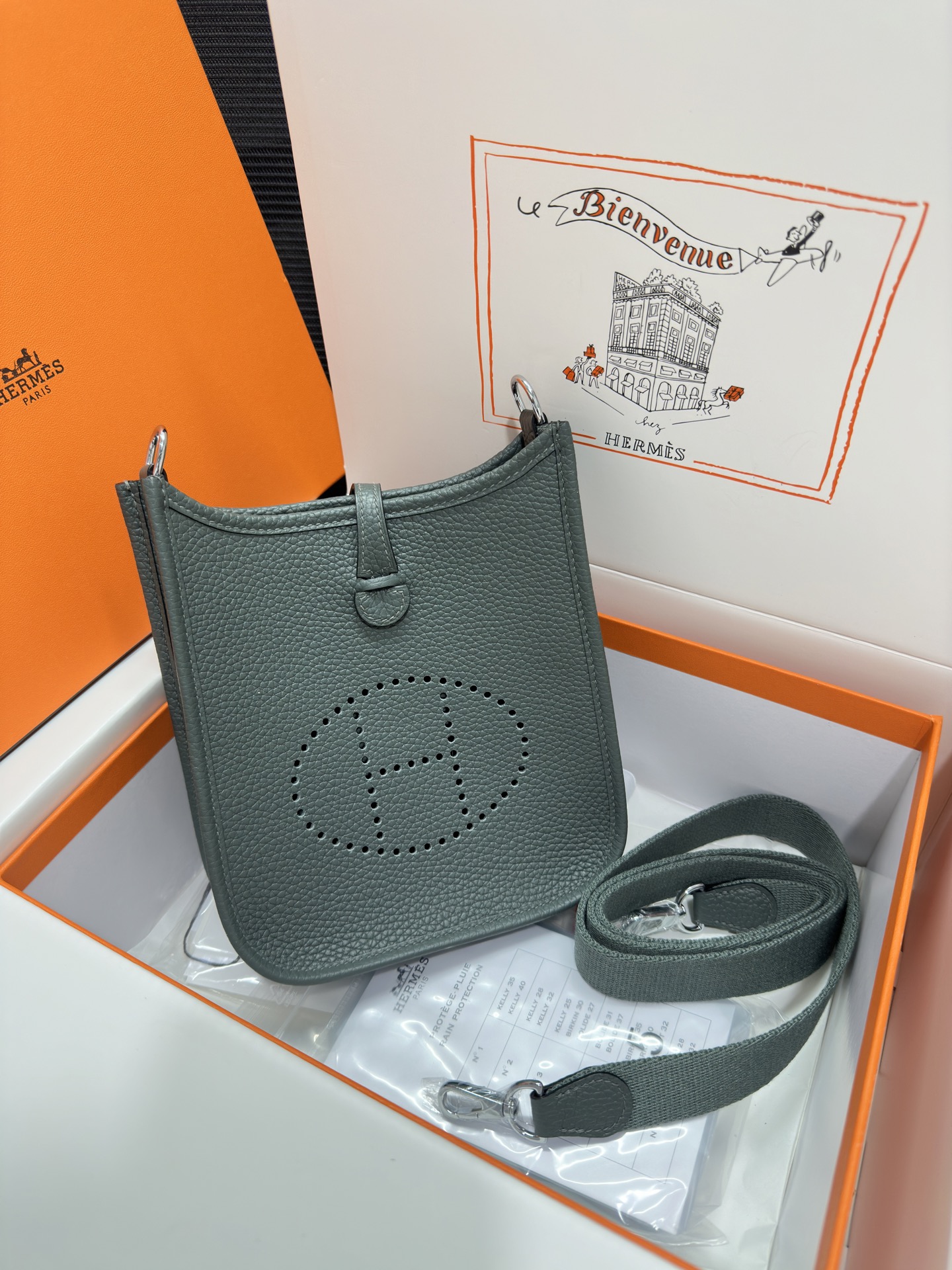 NO:811641,Mini Evelyne 17cm, original imported TC leather [almond green] gold and silver buckle, unisex model, counter synchronization, handmade wax thread sewing, pure steel hardware, in stock, Hermes, Hermes,19860909Mini Evelyne 迷你伊芙琳 17cm 原厂进口TC皮【杏仁绿】金银扣 男女通用款 专柜同步 手工蜡线缝制 纯钢五金 现货,爱马仕,hermes,Hermes,,Bag