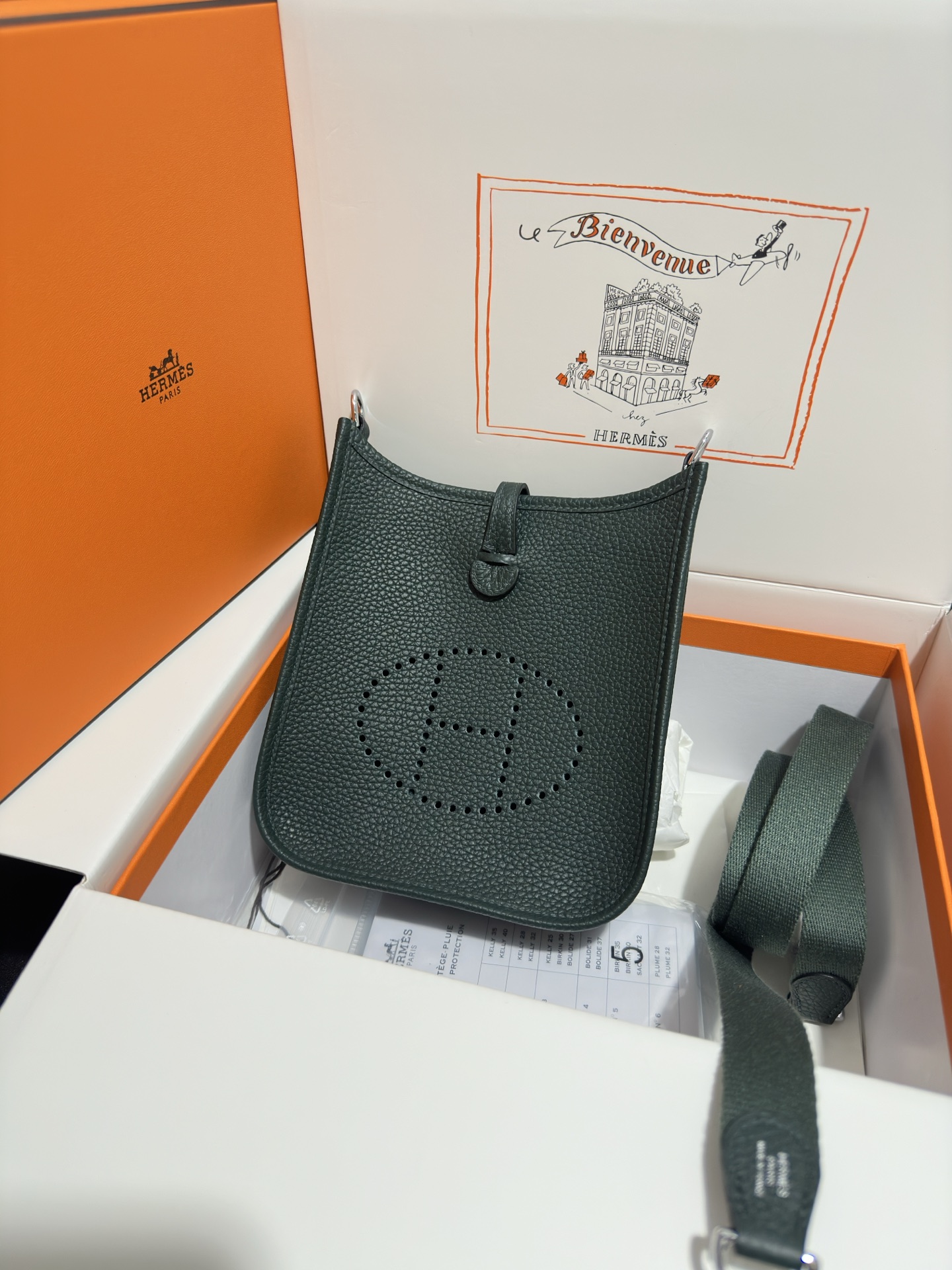 NO:811623,Mini Evelyne 17cm, original imported TC leather [cypress green] gold and silver buckle, unisex model, counter synchronization, handmade wax thread sewing, pure steel hardware, in stock, Hermes, Hermes,19860909Mini Evelyne 迷你伊芙琳 17cm 原厂进口TC皮【松柏绿】金银扣 男女通用款 专柜同步 手工蜡线缝制 纯钢五金 现货,爱马仕,hermes,Hermes,,Bag