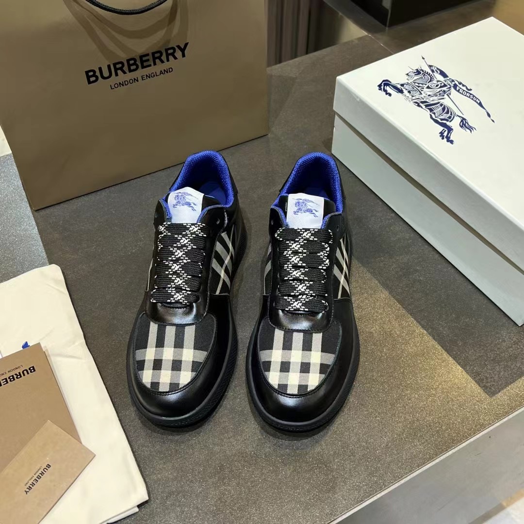 NO:226978,The latest counter model, Italian-made cotton-blend sneakers, decorated with Burberry plaid. Mesh lining style uses plaid shoelaces and rubber soles, engraved with Burberry Archives. Part of Burberry classic, a unique Burberry style wardrobe foundation. Women's 35-40 batches, men's 39-46 batches, casual shoes/sports shoes, sneakers19860909专柜最新款,意大利制造的棉质混纺运动鞋,饰有博柏利格纹.网眼布衬里款式采用格子鞋带和橡胶鞋底,刻有博柏利档案字样.博柏利经典的一部分,独特的博柏利风格的衣柜基础.女35-40批,男39-46批,休闲鞋/运动鞋,sneakers,Women's Shoes