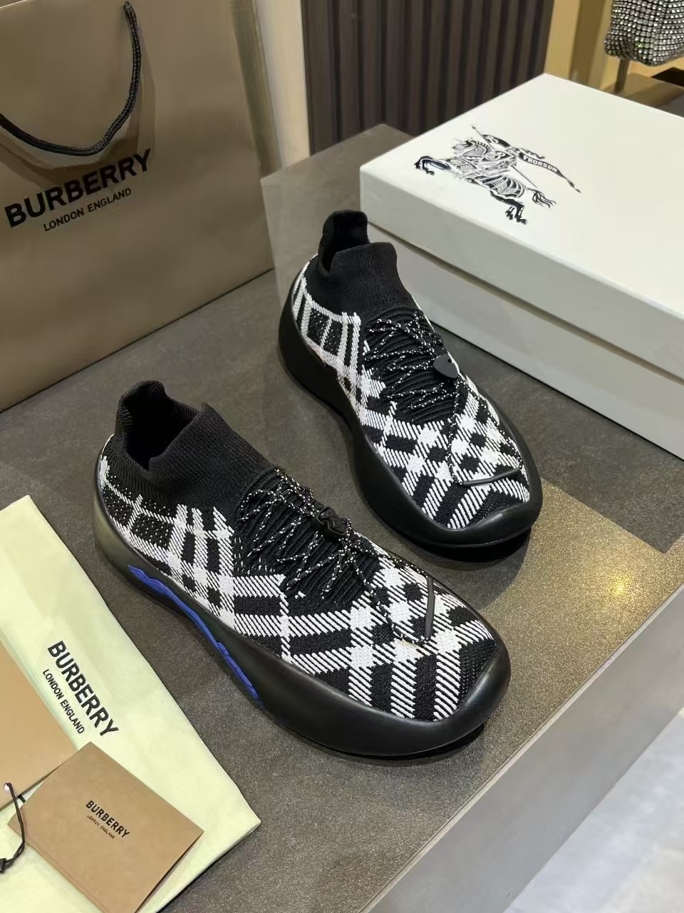 “Bobory Classic Italian-Made Sneakers with Air-Freighted Boblig Knitted Socks: Review & Price Guide” - 图片 7