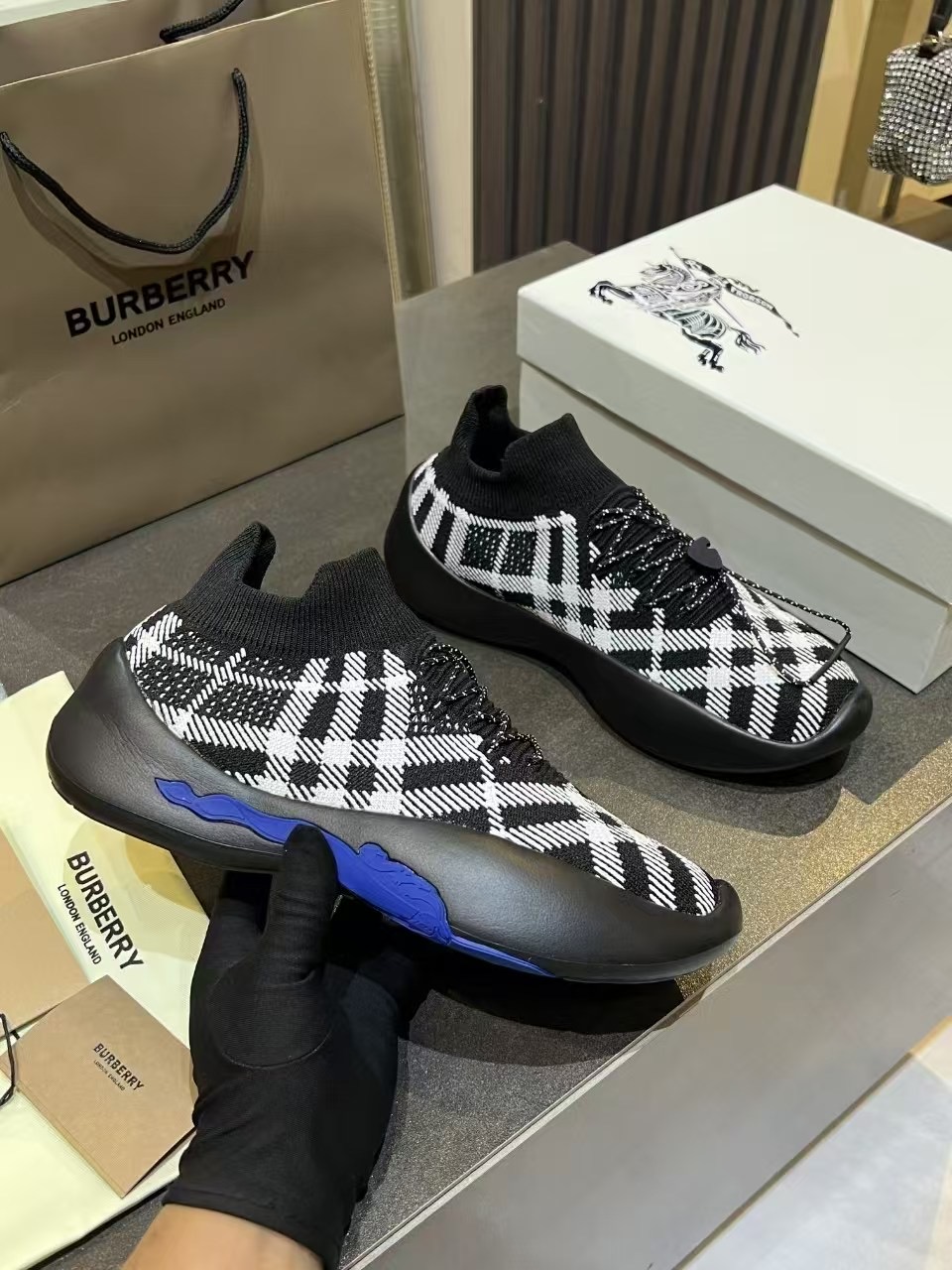 “Bobory Classic Italian-Made Sneakers with Air-Freighted Boblig Knitted Socks: Review & Price Guide” - 图片 1