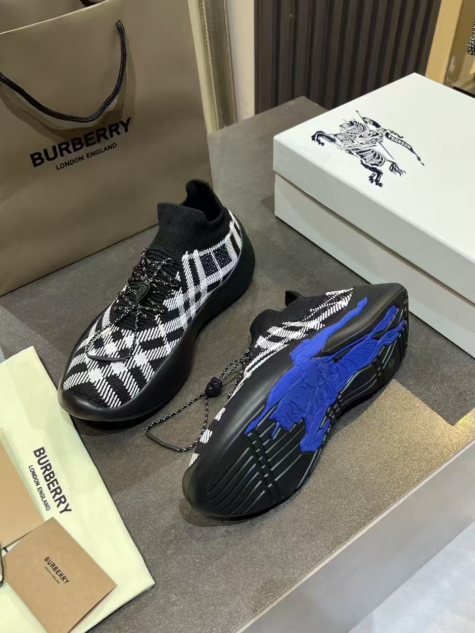“Bobory Classic Italian-Made Sneakers with Air-Freighted Boblig Knitted Socks: Review & Price Guide” - 图片 9