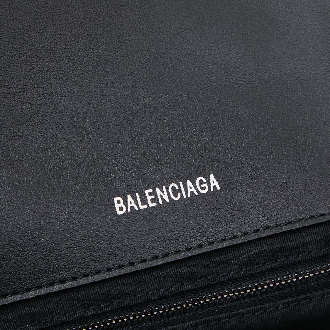 中号银扣。(配盒子)巴黎世家最新长手提沙漏包Balenciaga Hourglass Hourglass