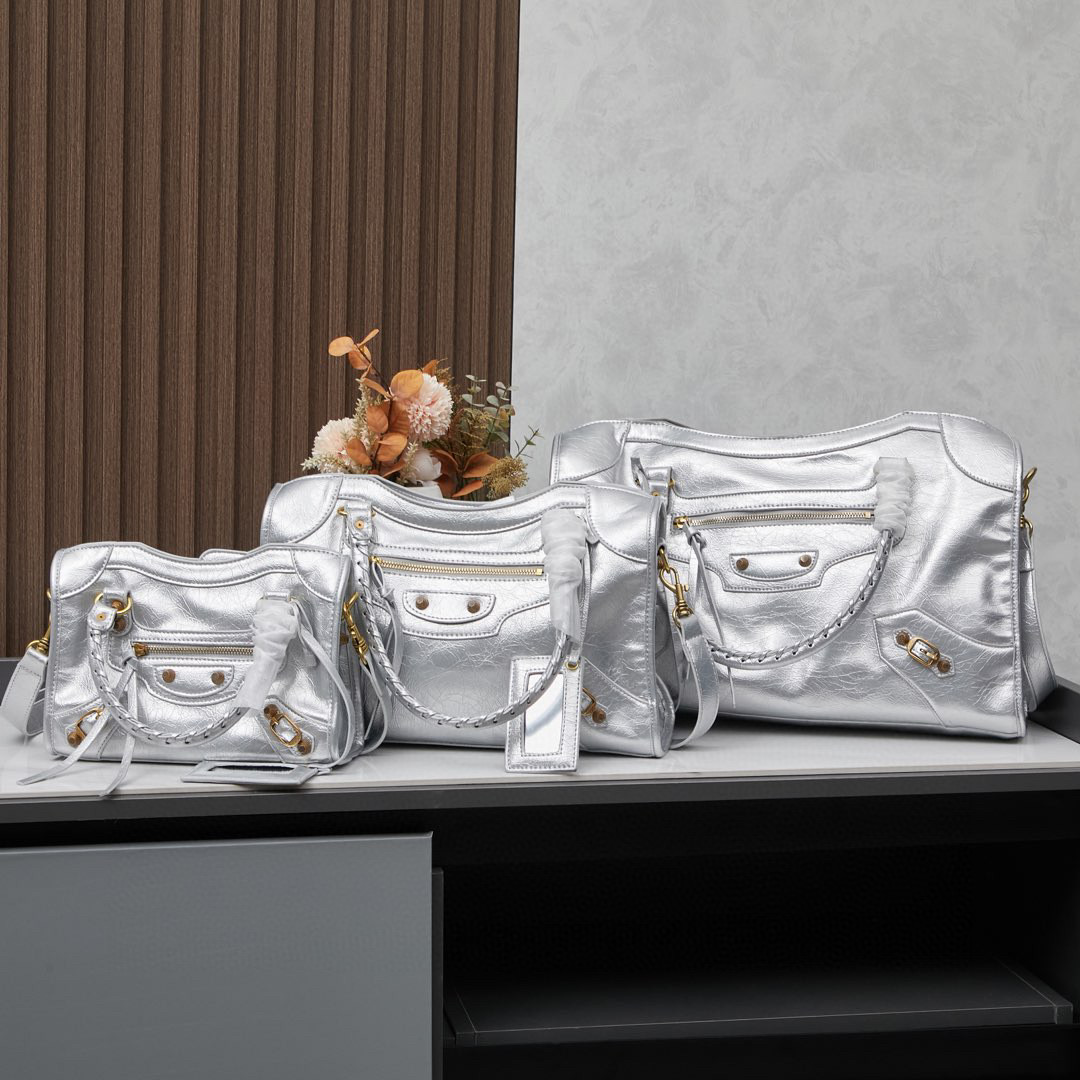 金扣大中小对比图