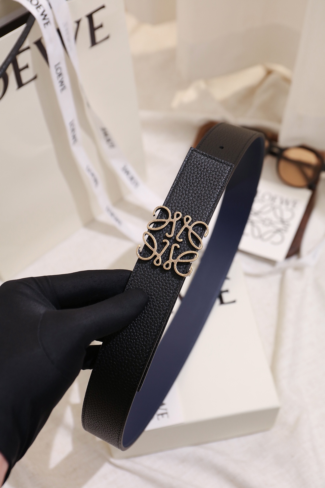 Loewe 宽度：𝟑 𝟱𝗰𝗺 罗意威 LOEWE « 配全套 原包装 » 双面可用 进口 小牛皮/皮质经久耐用+精品纯铜