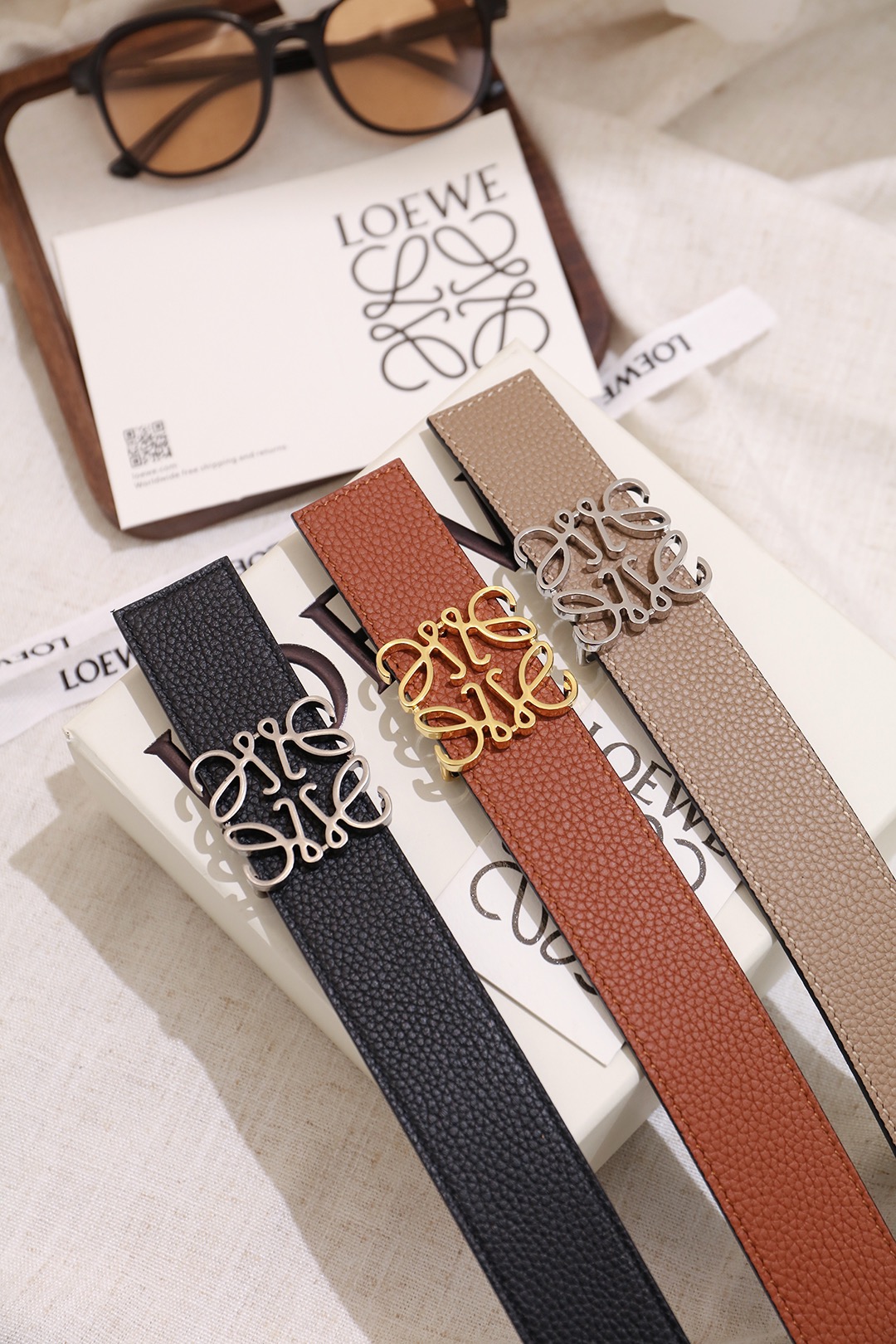 Loewe 宽度：𝟑 𝟱𝗰𝗺 罗意威 LOEWE « 配全套 原包装 » 双面可用 进口 小牛皮/皮质经久耐用+精品纯铜