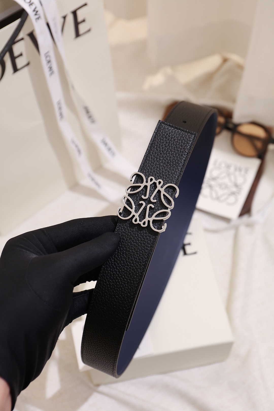 Loewe 宽度：𝟑 𝟱𝗰𝗺 罗意威 LOEWE « 配全套 原包装 » 双面可用 进口 小牛皮/皮质经久耐用+精品纯铜