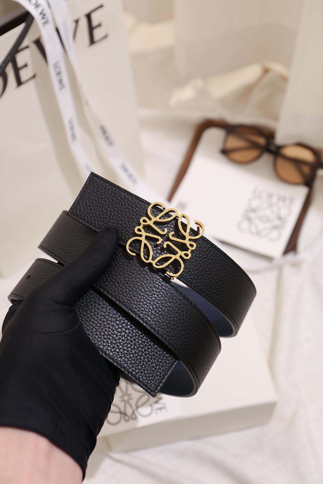 Loewe 宽度：𝟑 𝟱𝗰𝗺 罗意威 LOEWE « 配全套 原包装 » 双面可用 进口 小牛皮/皮质经久耐用+精品纯铜