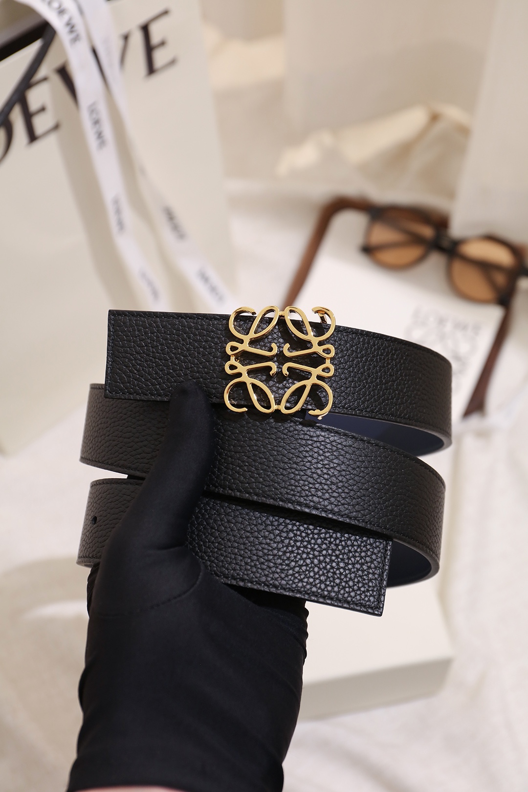 Loewe 宽度：𝟑 𝟱𝗰𝗺 罗意威 LOEWE « 配全套 原包装 » 双面可用 进口 小牛皮/皮质经久耐用+精品纯铜