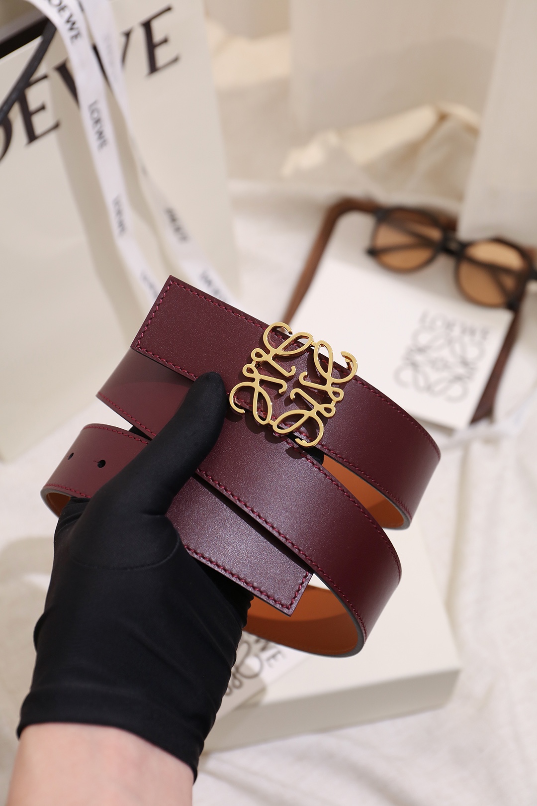 Loewe 宽度：𝟑 𝟱𝗰𝗺 罗意威 LOEWE « 配全套 原包装 » 双面可用 进口 小牛皮/皮质经久耐用+精品纯铜